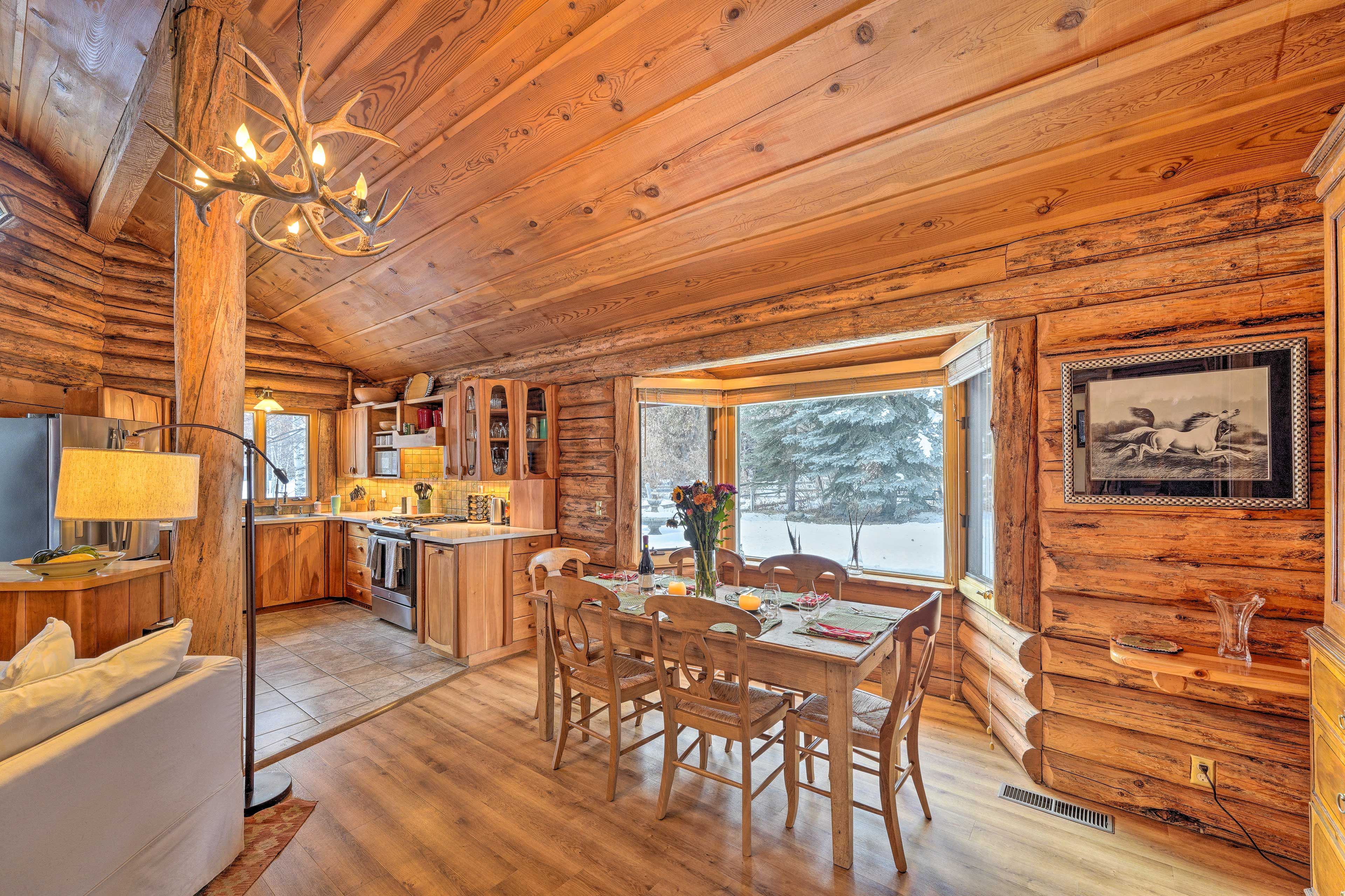 Dining Area | Dishware & Flatware Provided
