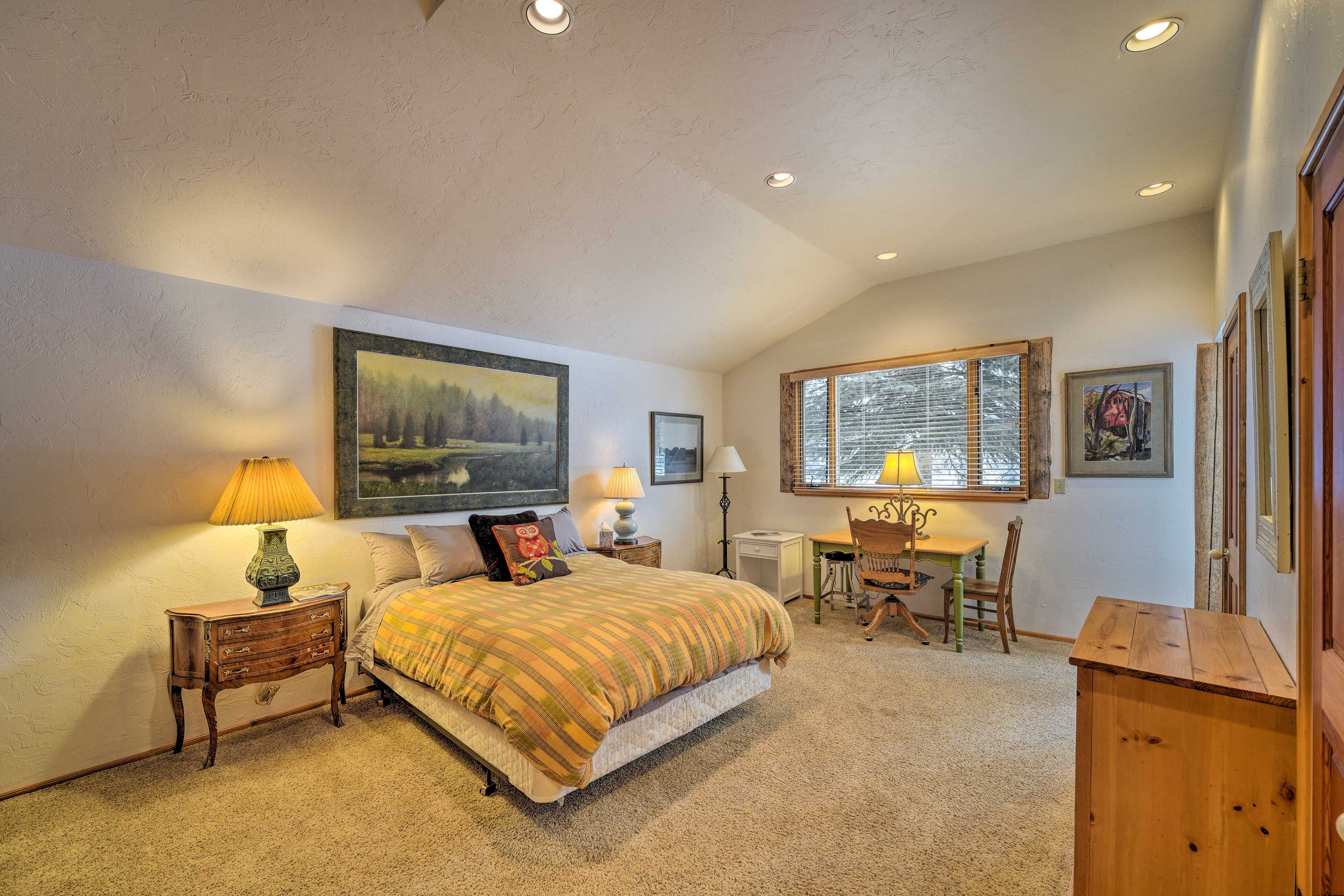 Bedroom 2 | Queen Bed | Additional Lofted Sleeping Area | 1st Floor