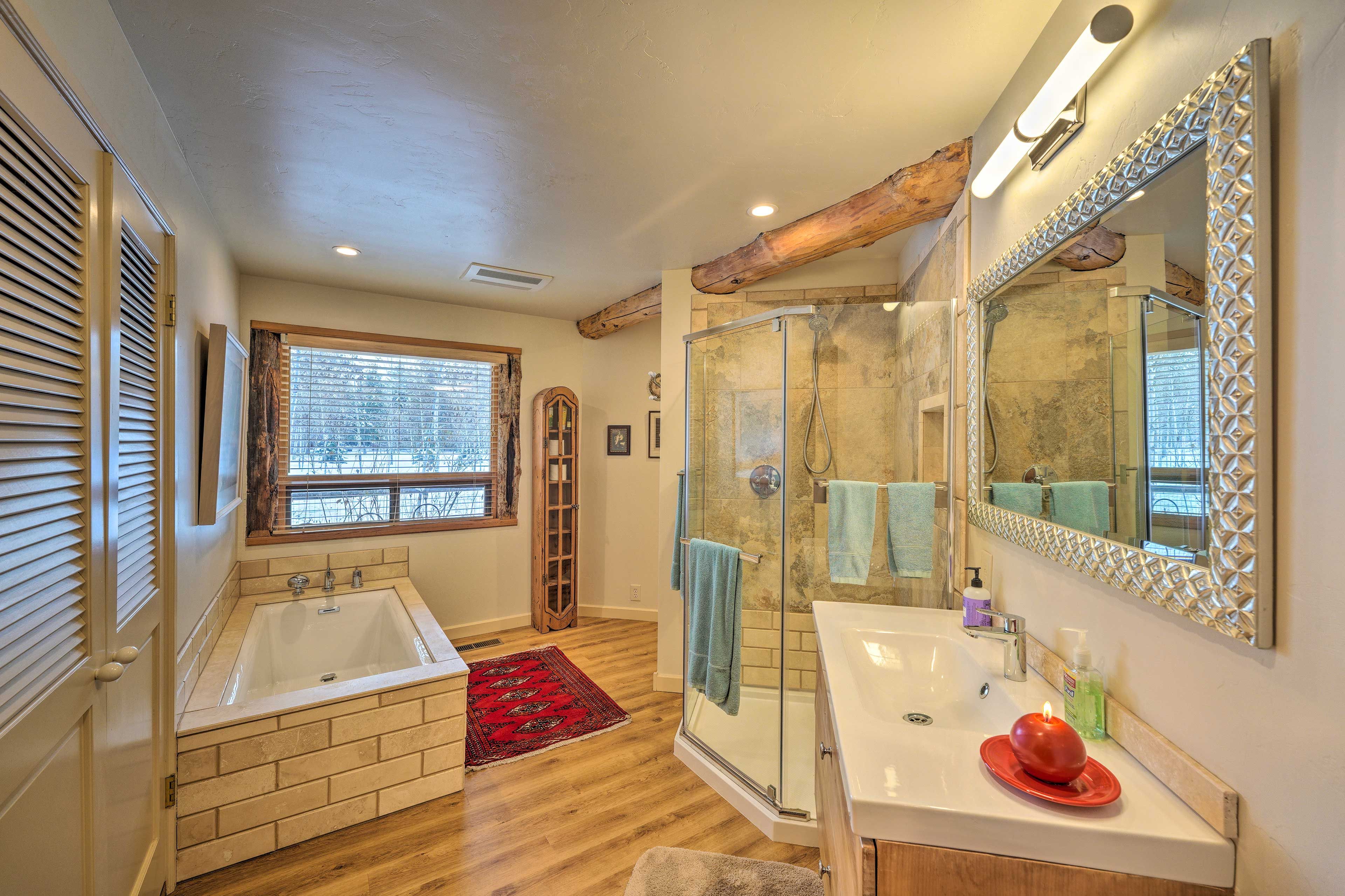 Full Bathroom | Towels Provided