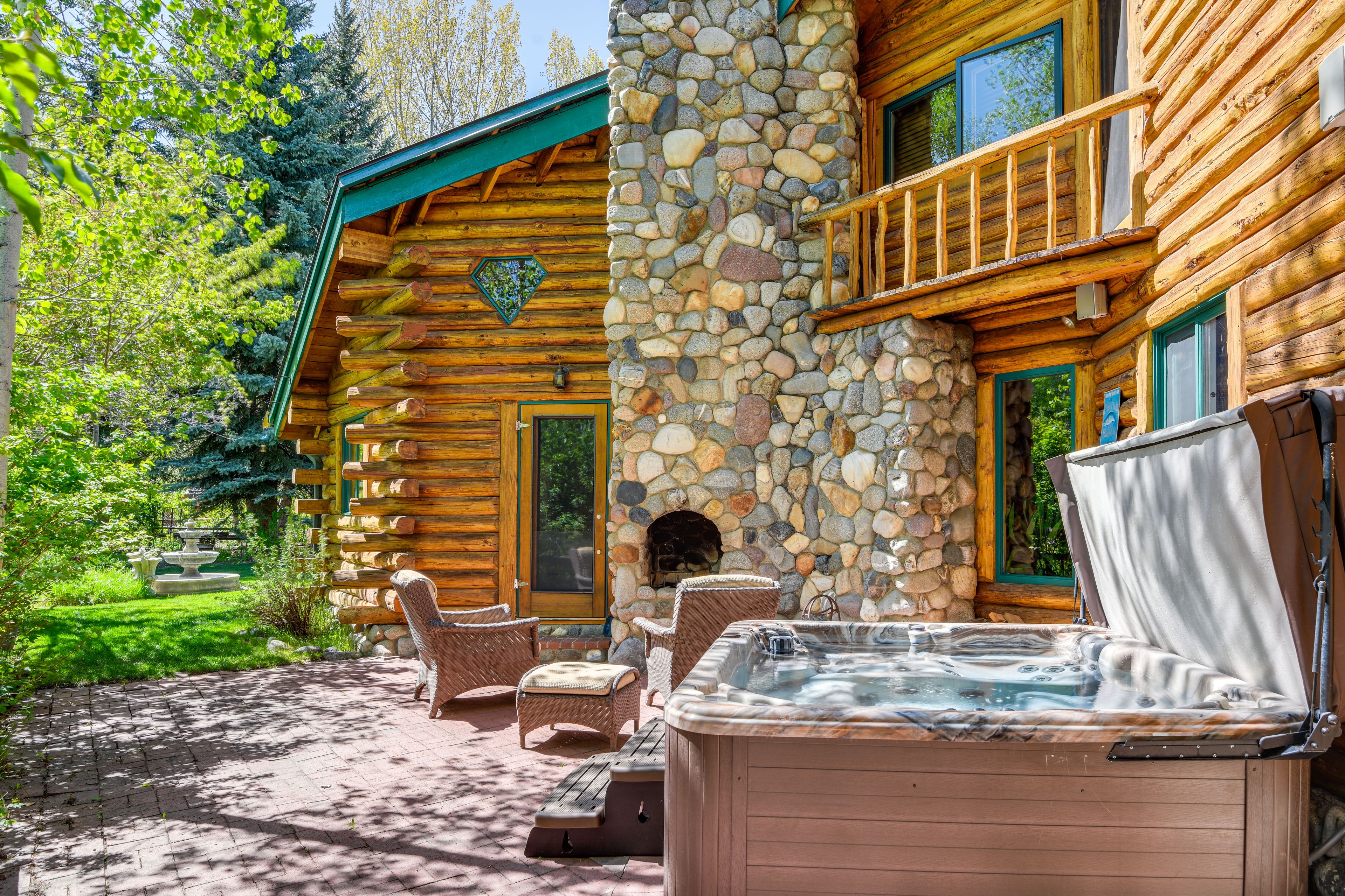 Private Hot Tub | Keyless Entry