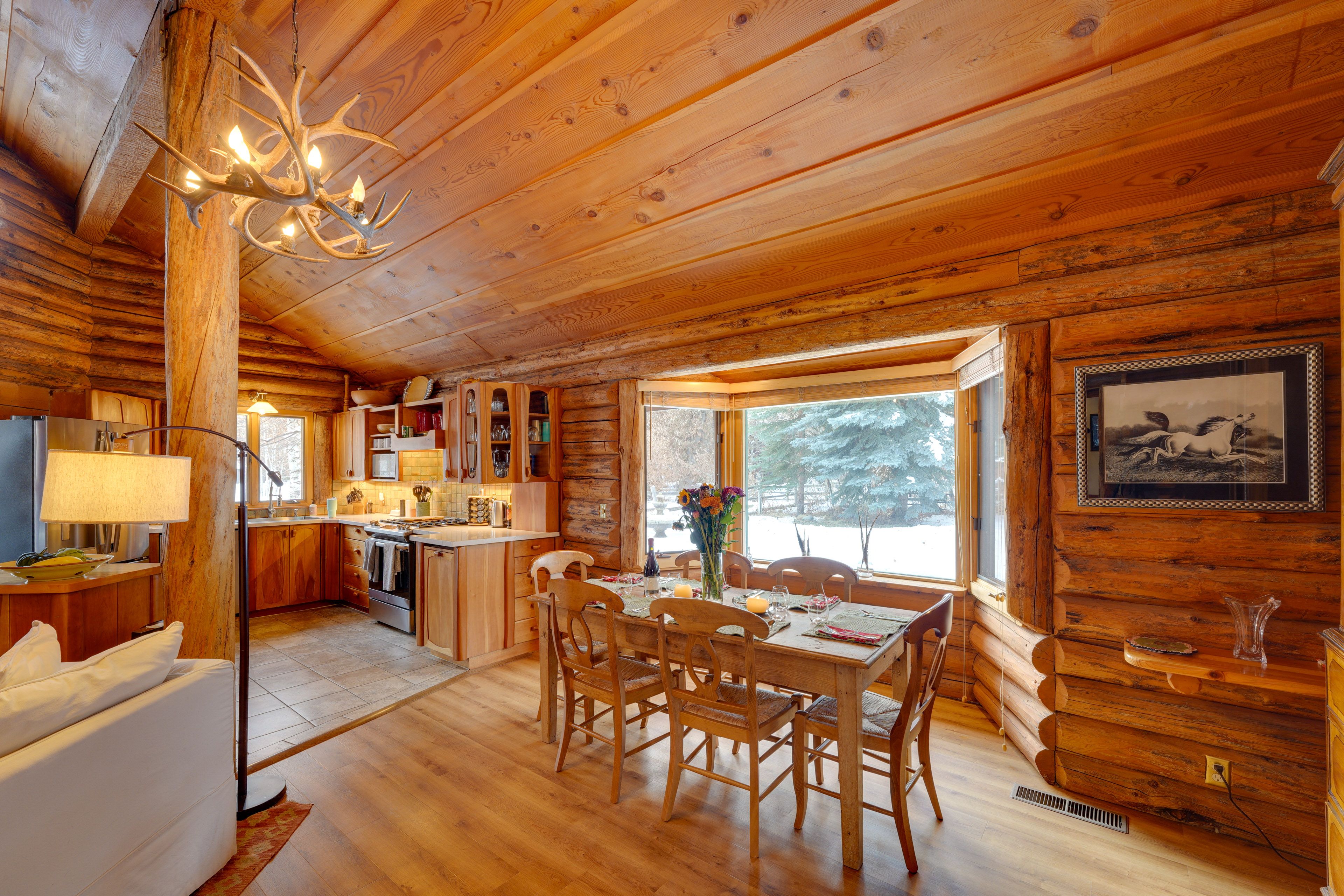 Dining Area | Dishware & Flatware Provided