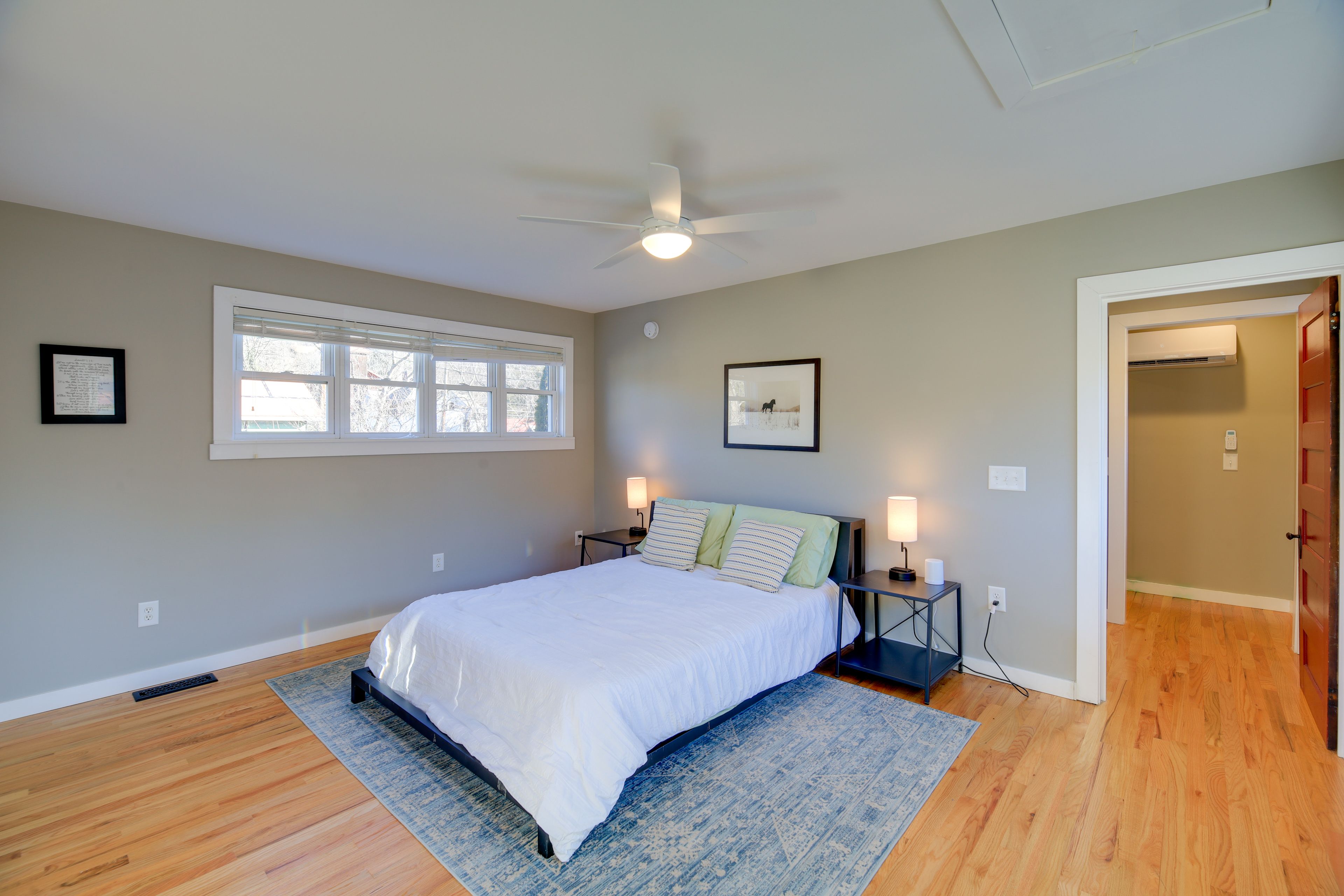 Bedroom 1 | Queen Bed