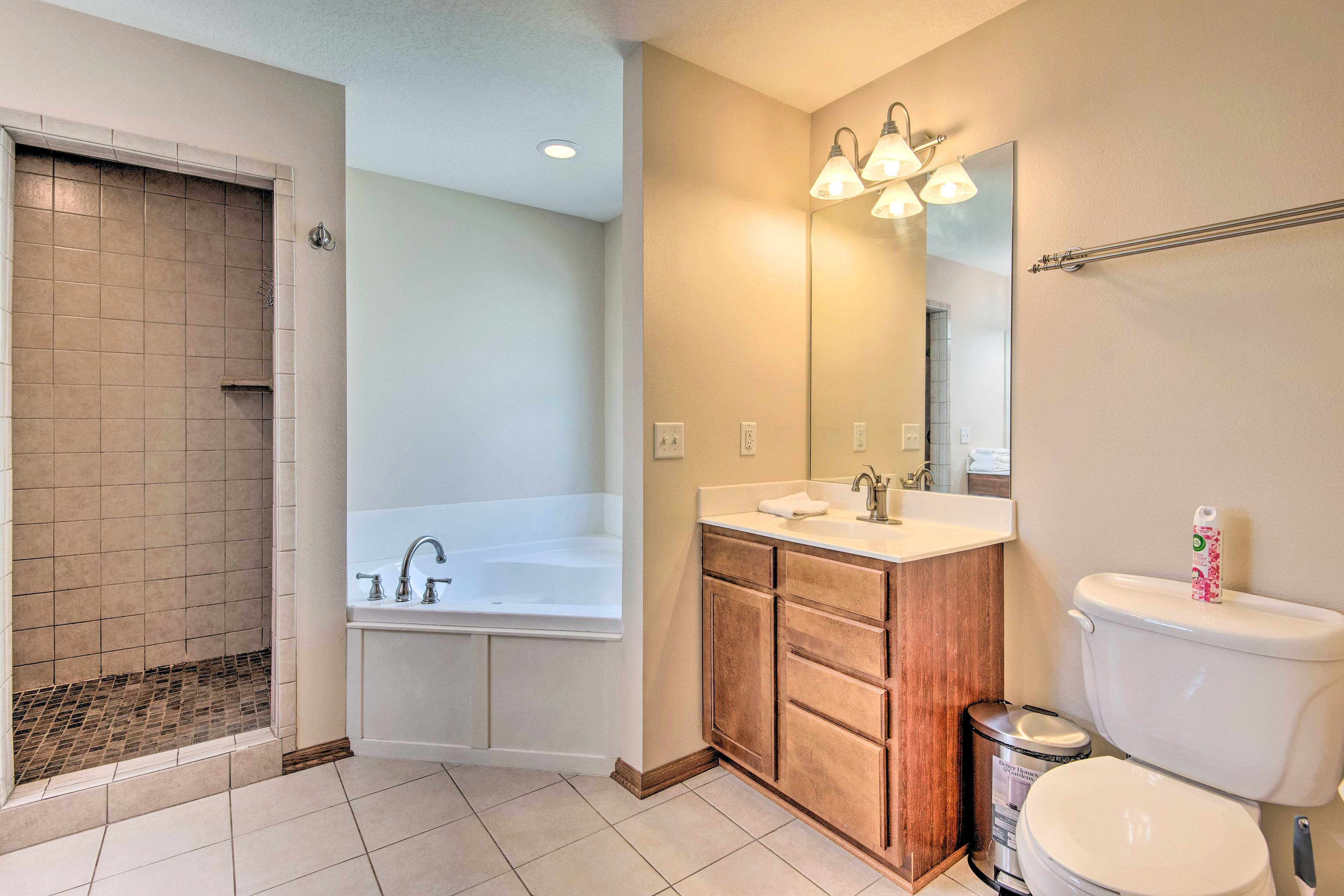 En-Suite Bathroom | Towels Provided | Complimentary Toiletries