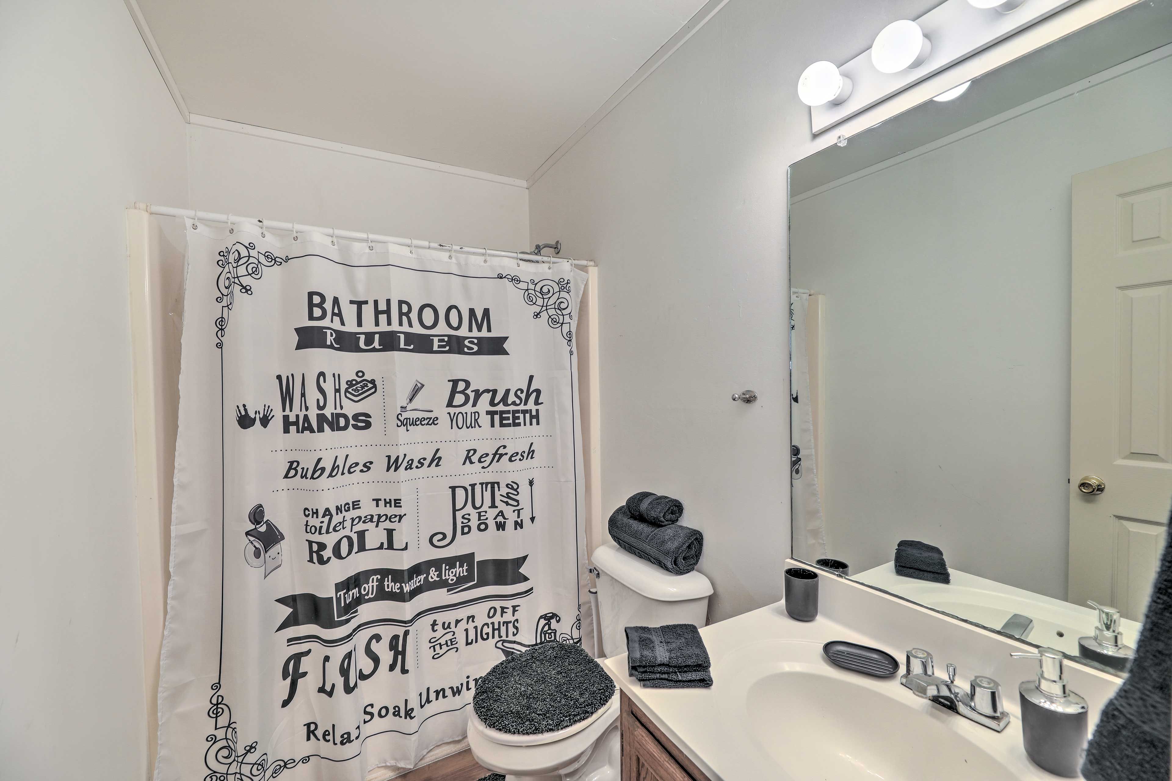 En-Suite Bathroom | Complimentary Toiletries | Towels Provided