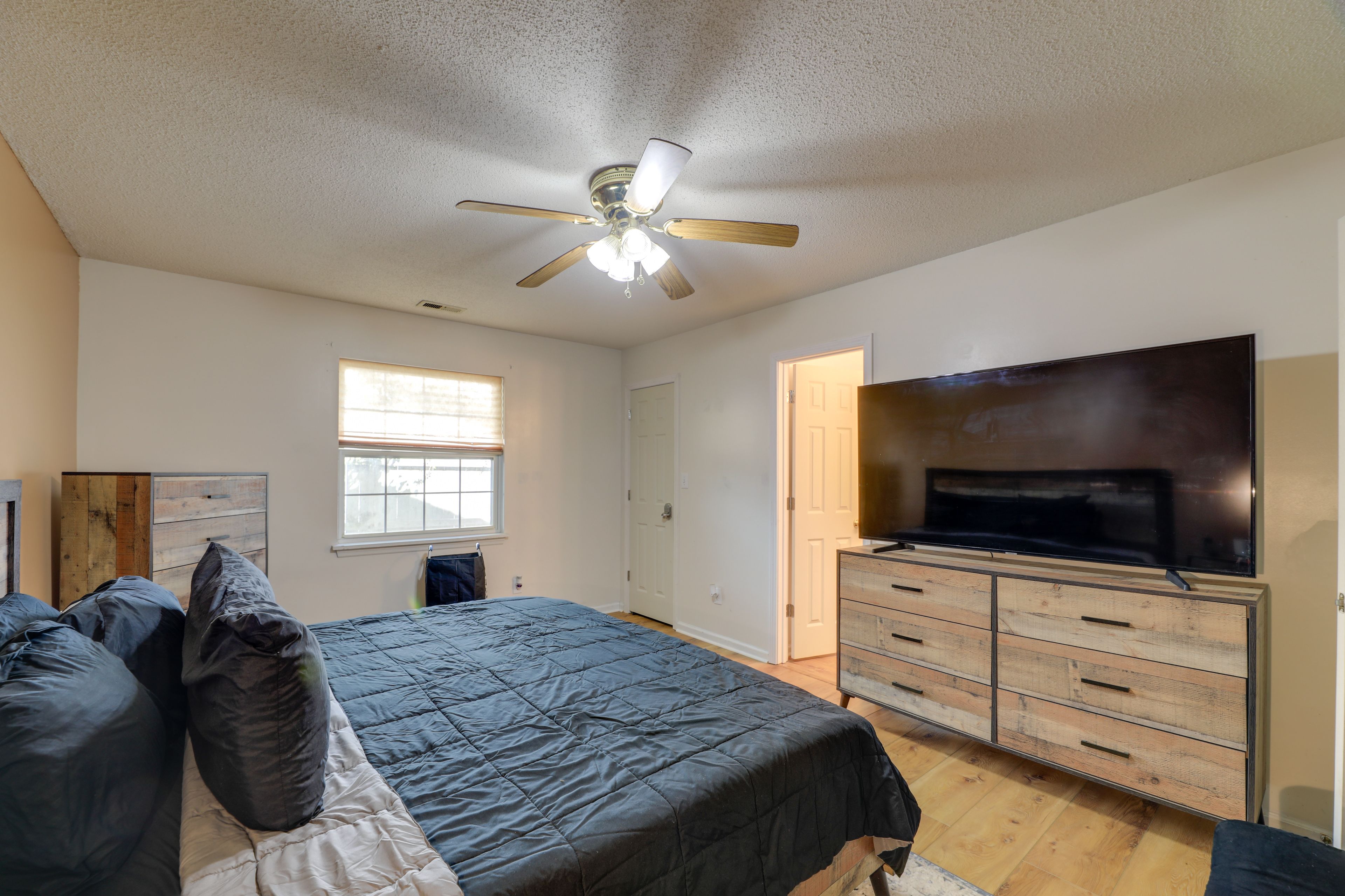 Bedroom 1 | King Bed | Linens Provided
