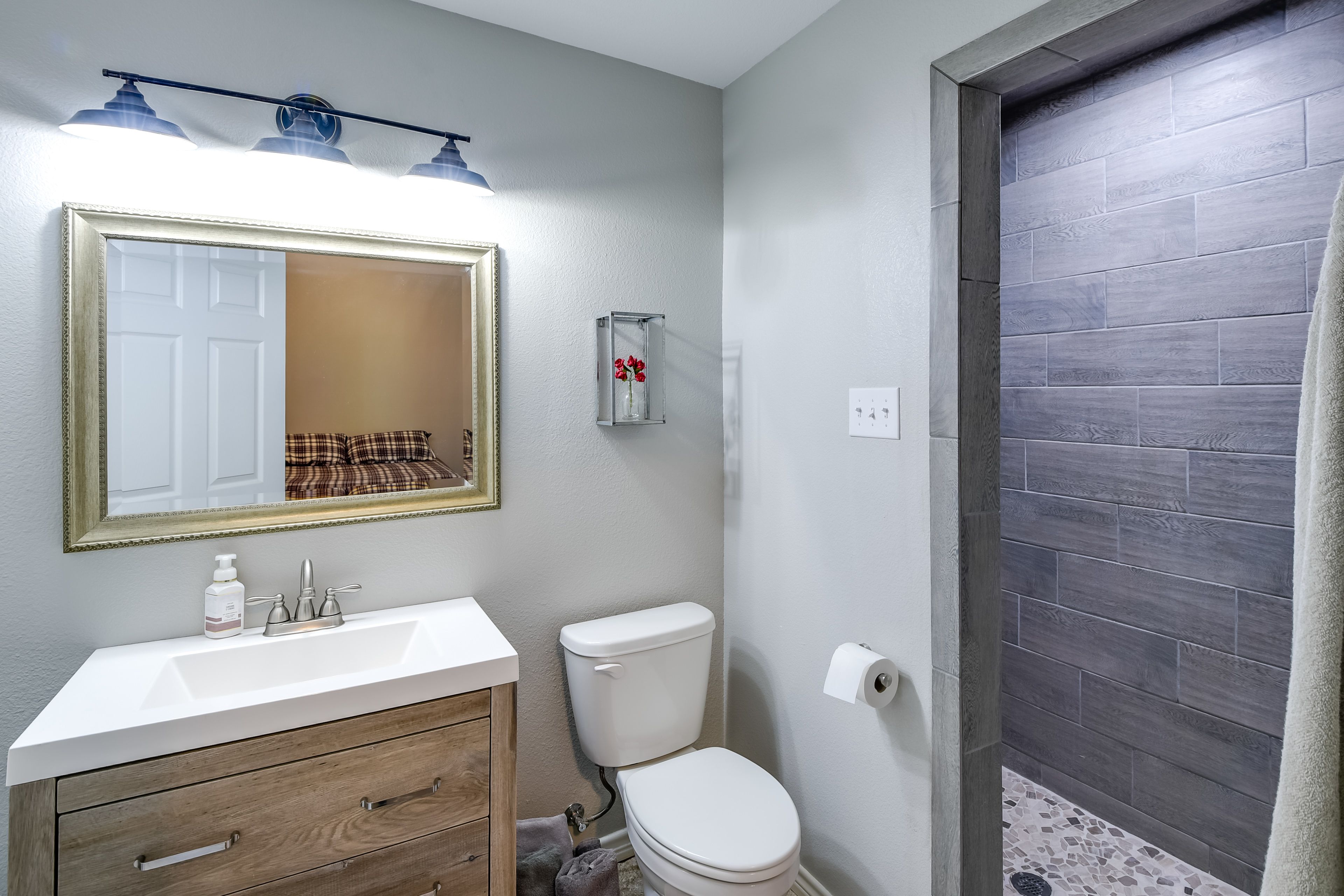 Full Bathroom | Complimentary Toiletries