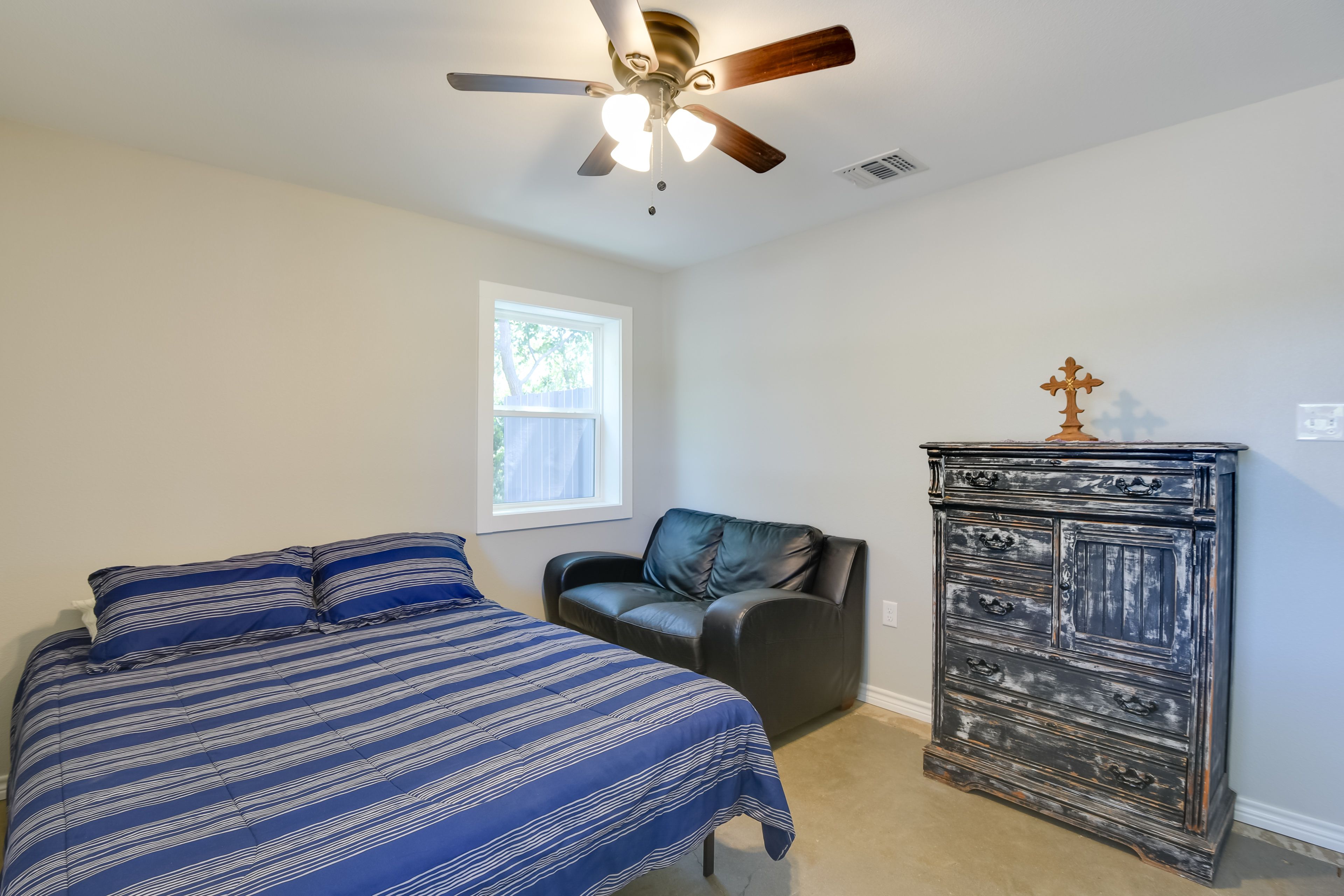 Bedroom 2 | Queen Bed