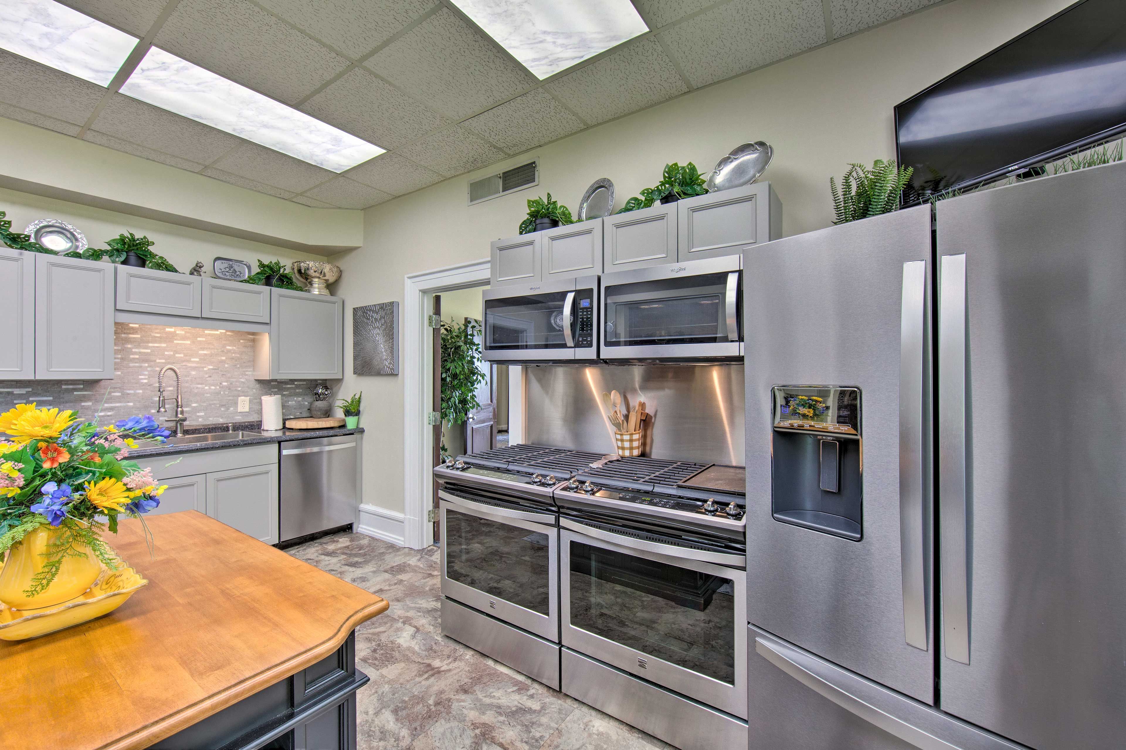 Kitchen | Coffee Maker | Toaster | Complimentary Spices | 1st Floor