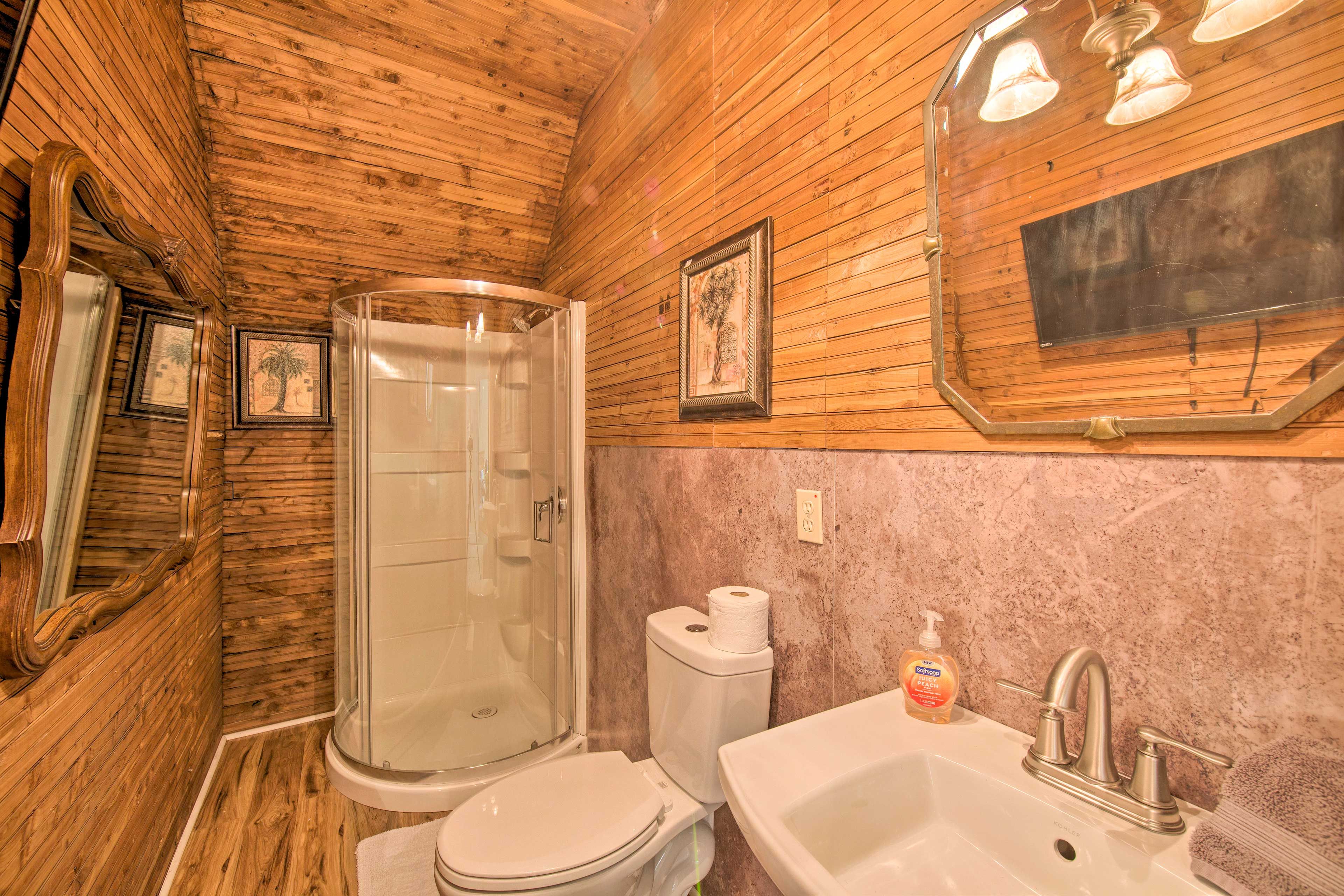 Full Bathroom | Grab Rails in Shower | 2nd Floor