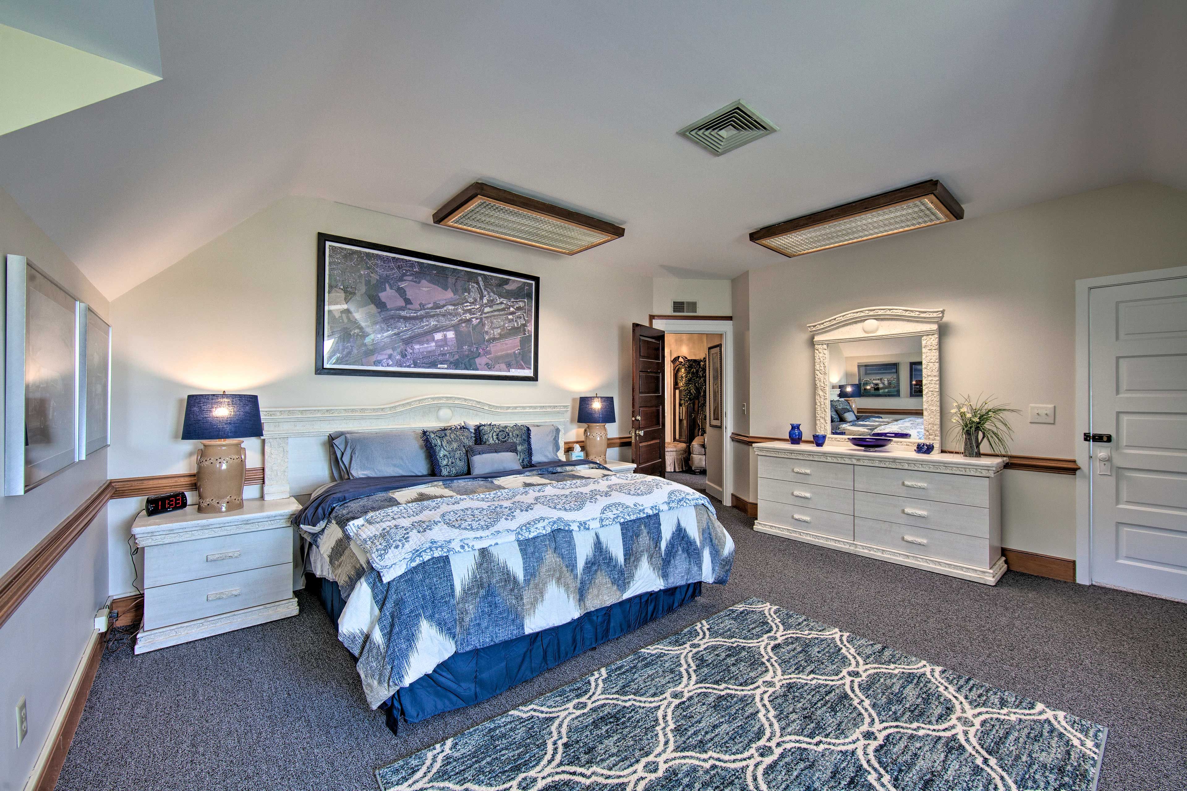 Bedroom 8 | Queen Bed | 3rd Floor