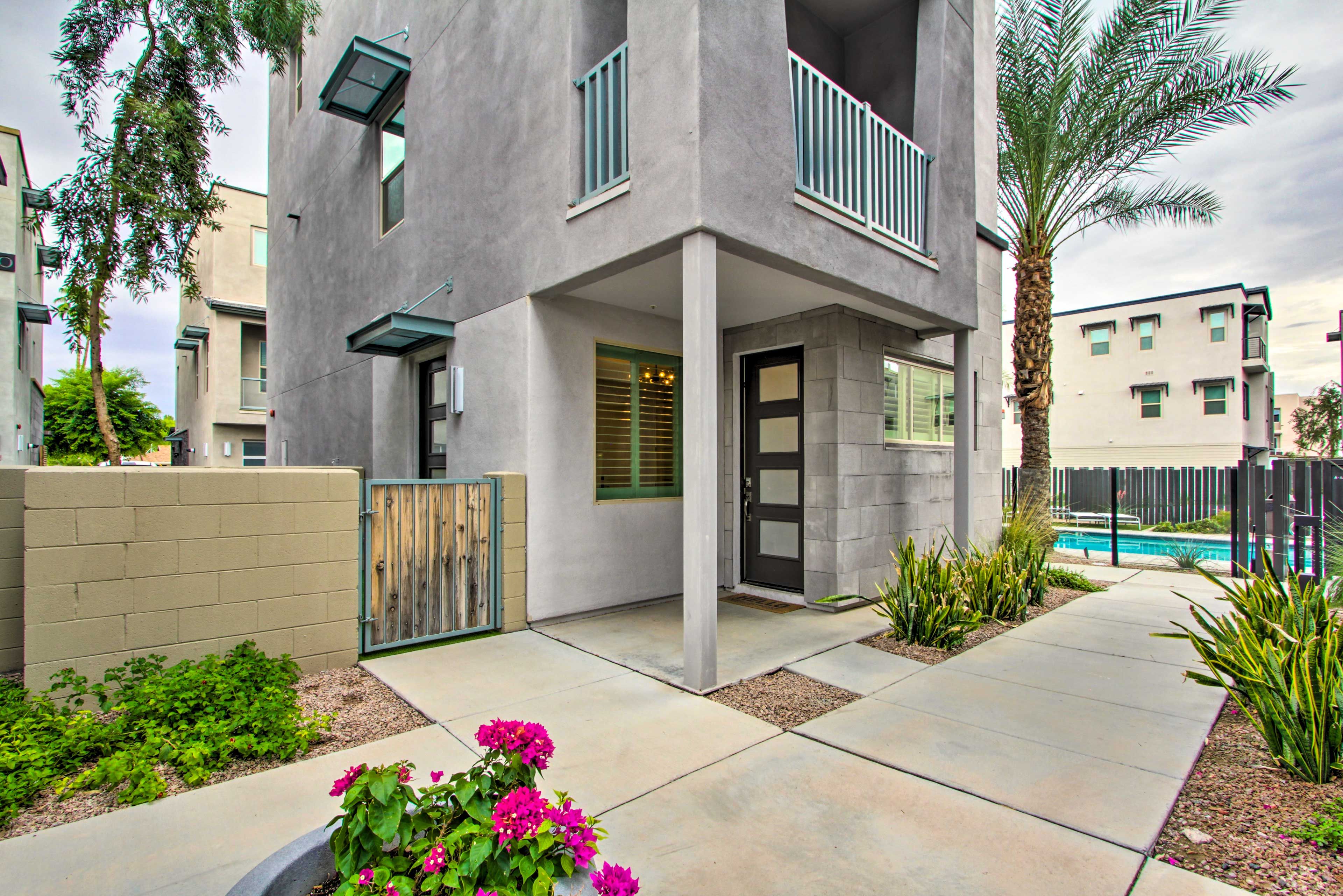 Front Entry | Keyless Entry | 2 External Security Cameras (Facing Entrances)