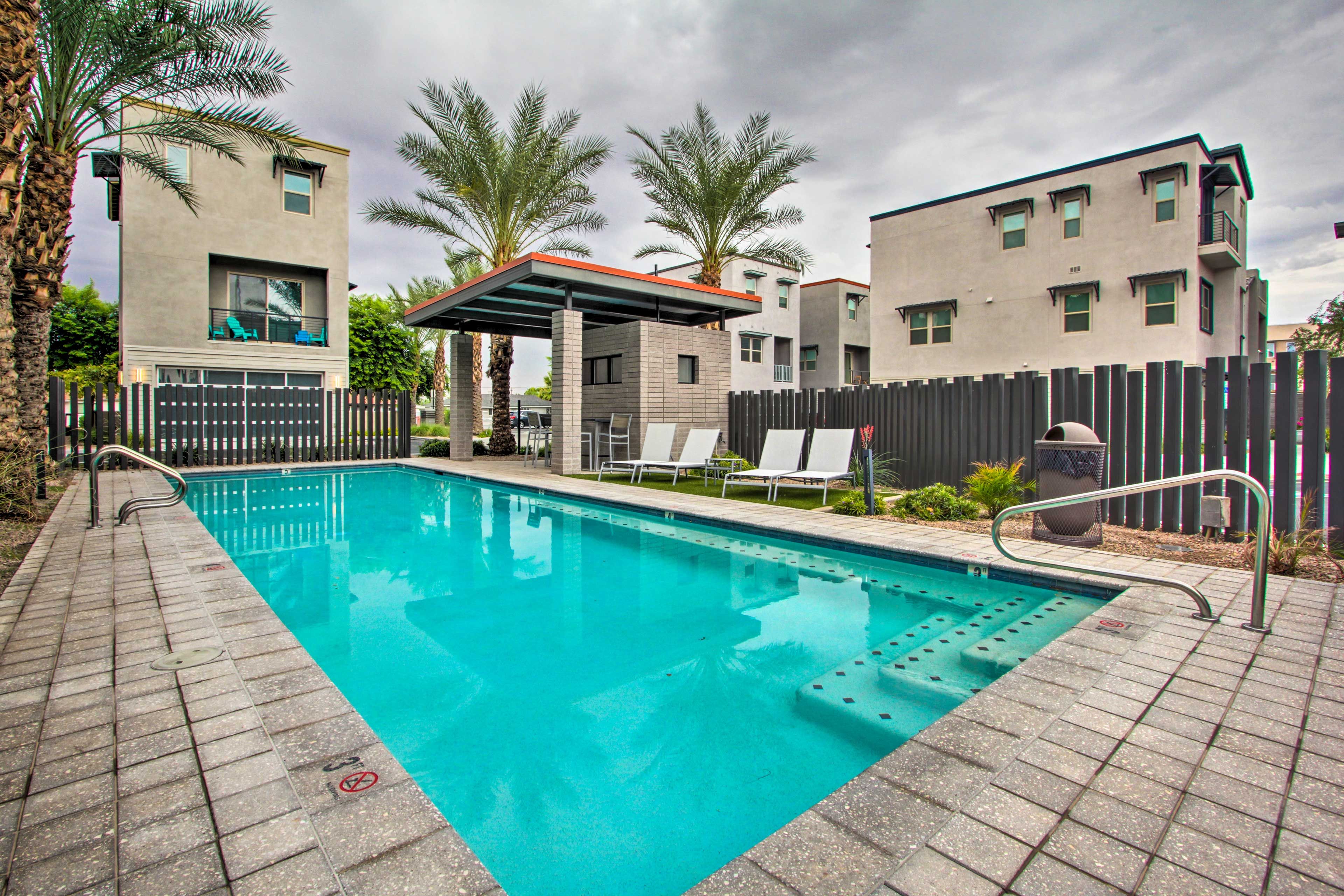 Community Amenities | Outdoor Pool
