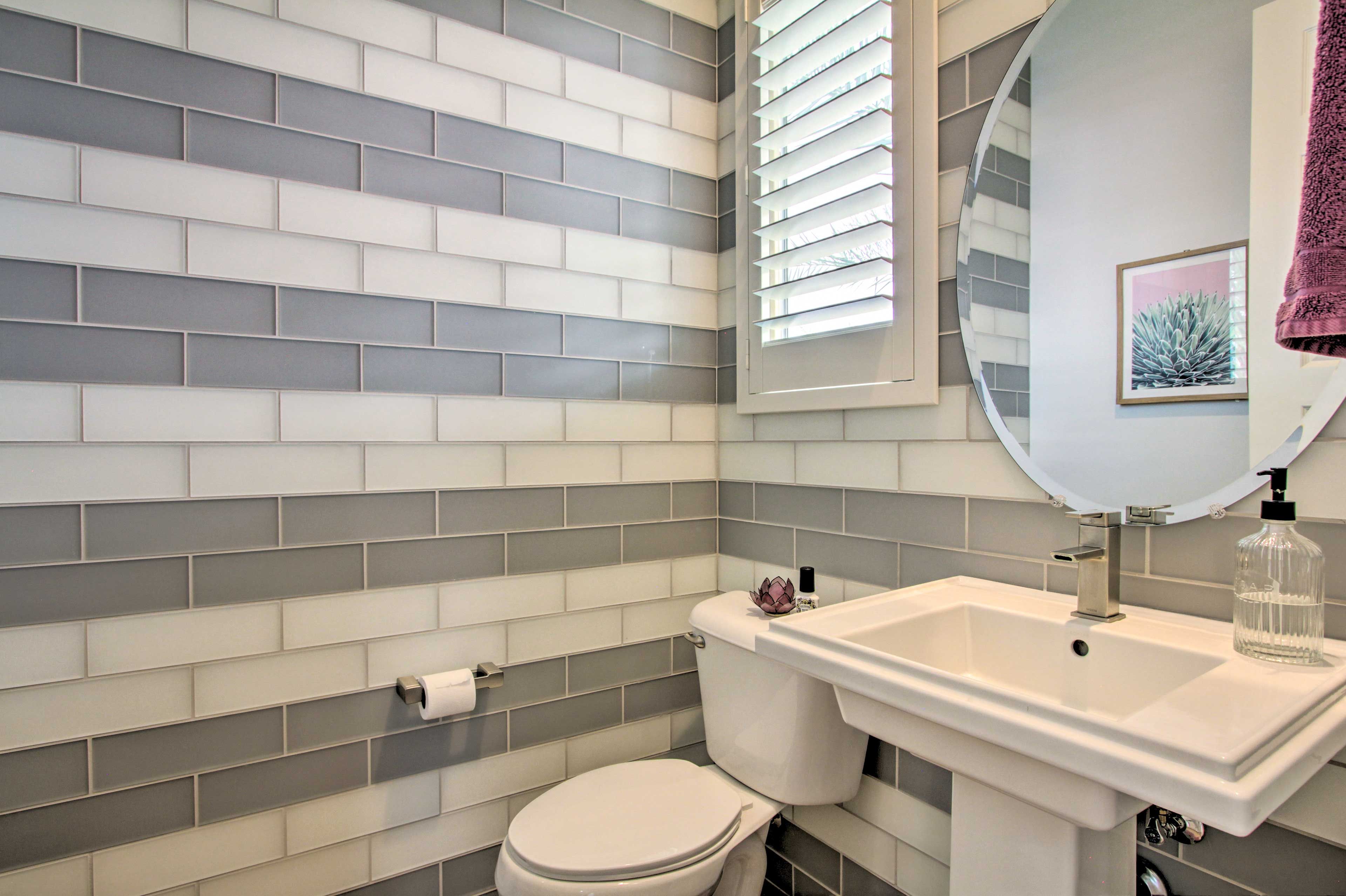 Half Bathroom | 2nd Floor | Complimentary Toiletries