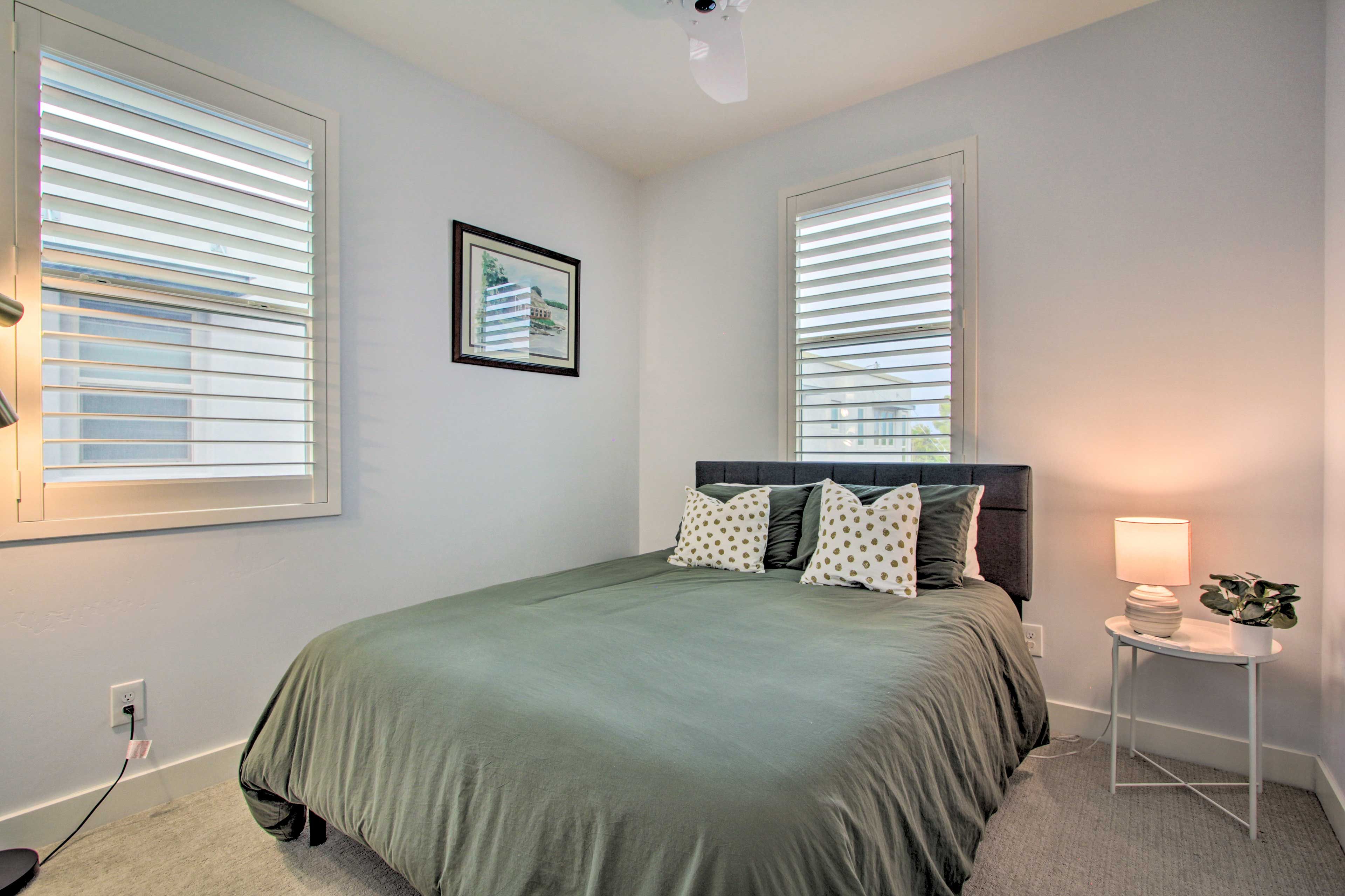 Bedroom 4 | Queen Bed | Hangers