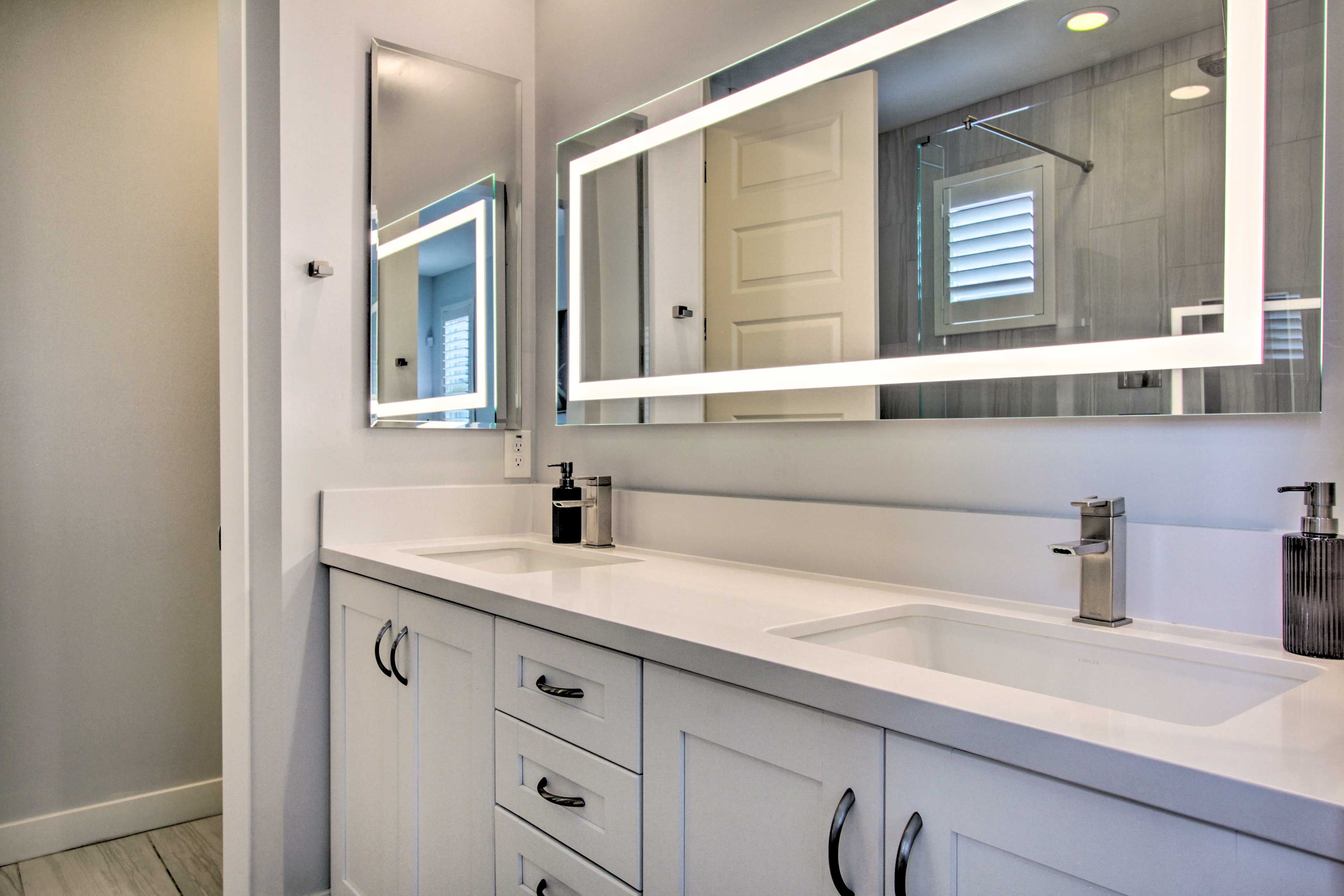 Full Bathroom | 3rd Floor | Hair Dryer