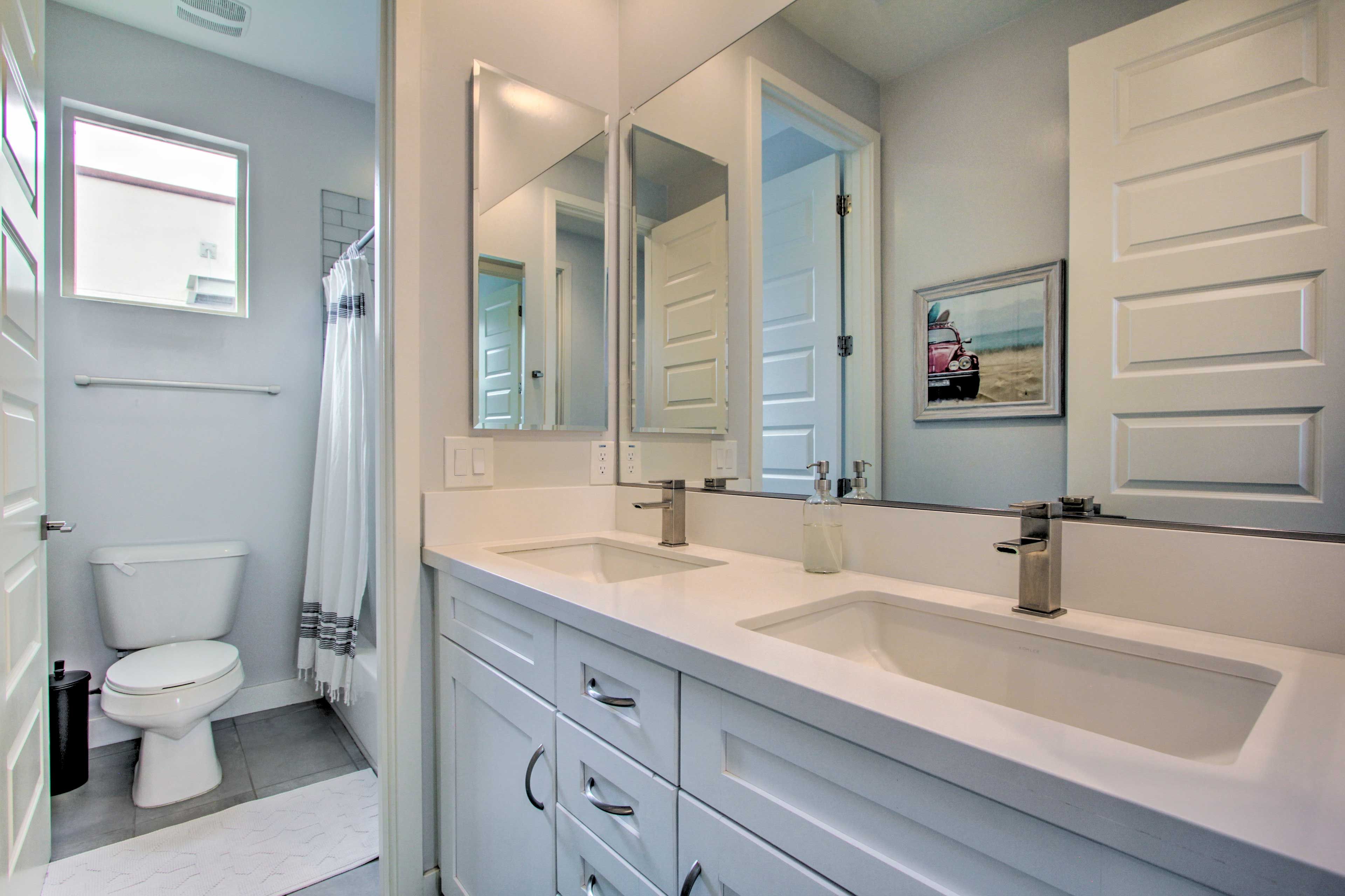 Full Bathroom | 3rd Floor