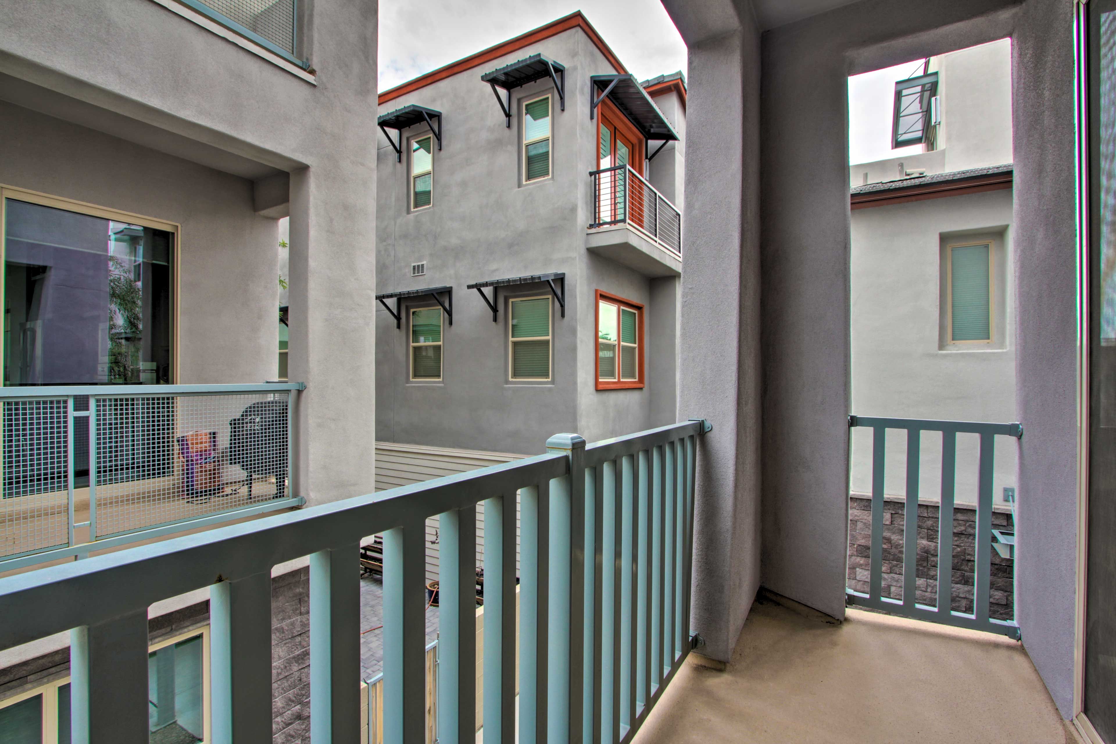 2 Balconies | 2nd Floor | Outdoor Dining Area