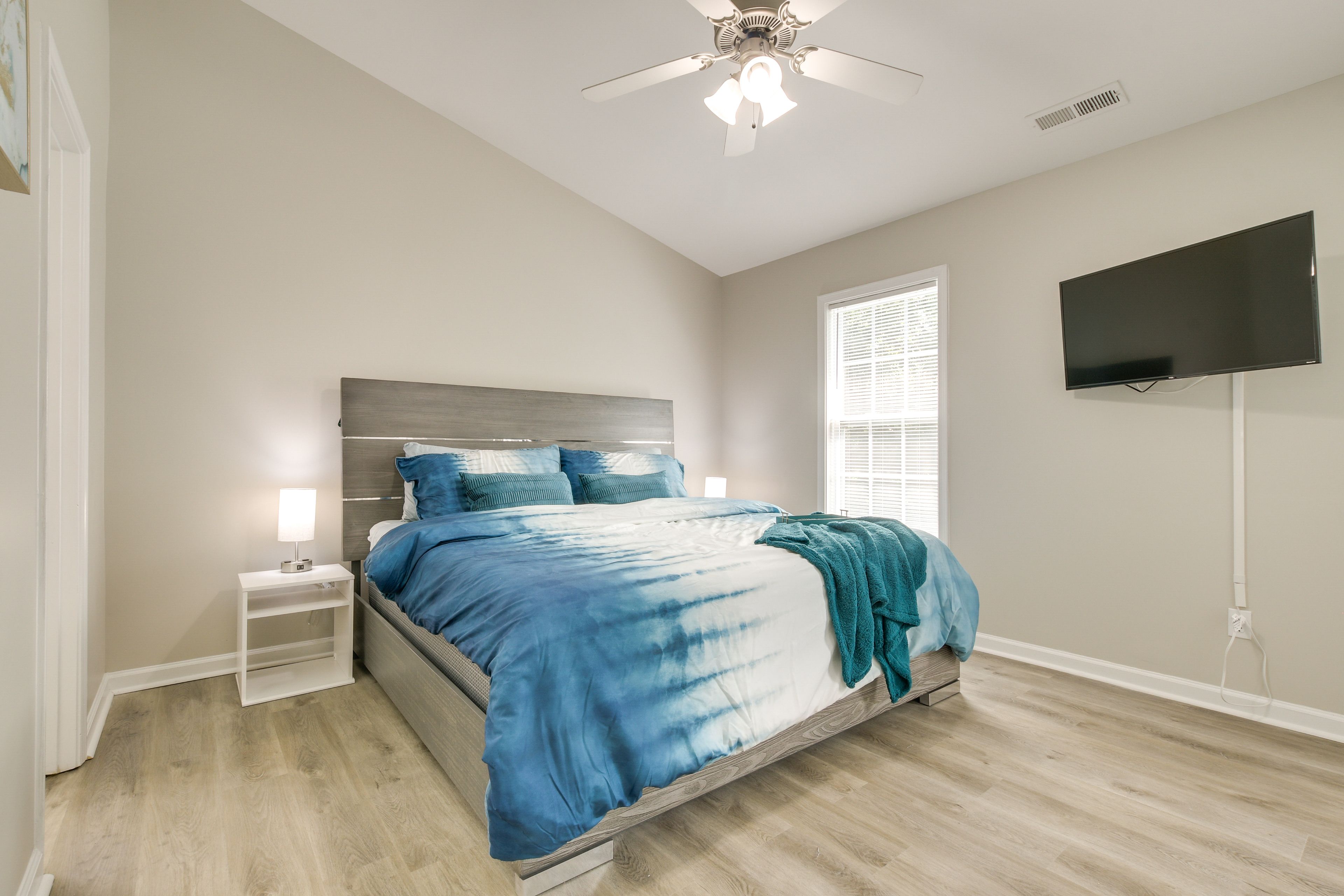 Bedroom 1 | King Bed | Linens & Towels | Full En-Suite Bathroom