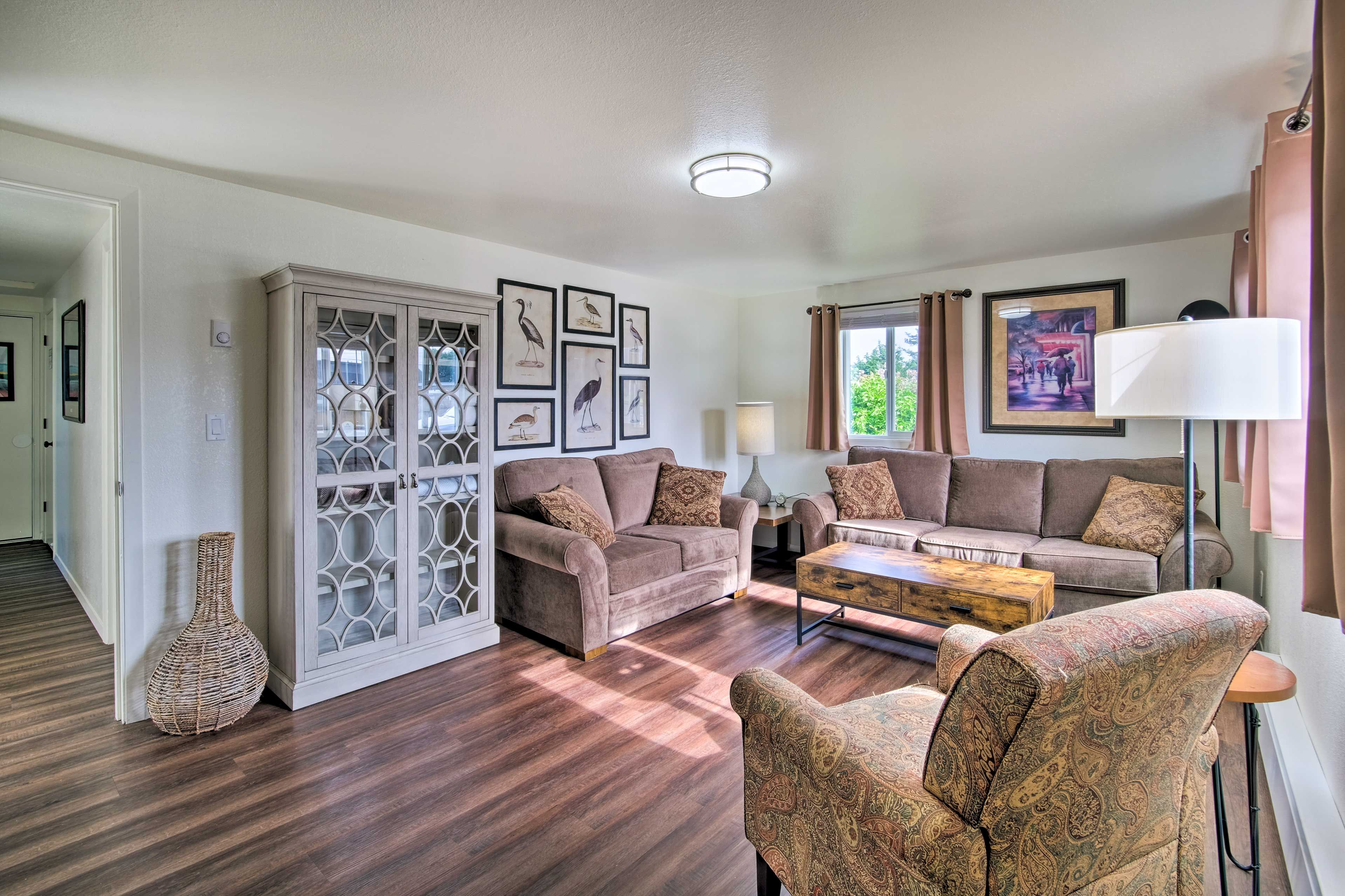 Living Room | Queen Sleeper Sofa | Main Floor | 3 Smart TVs
