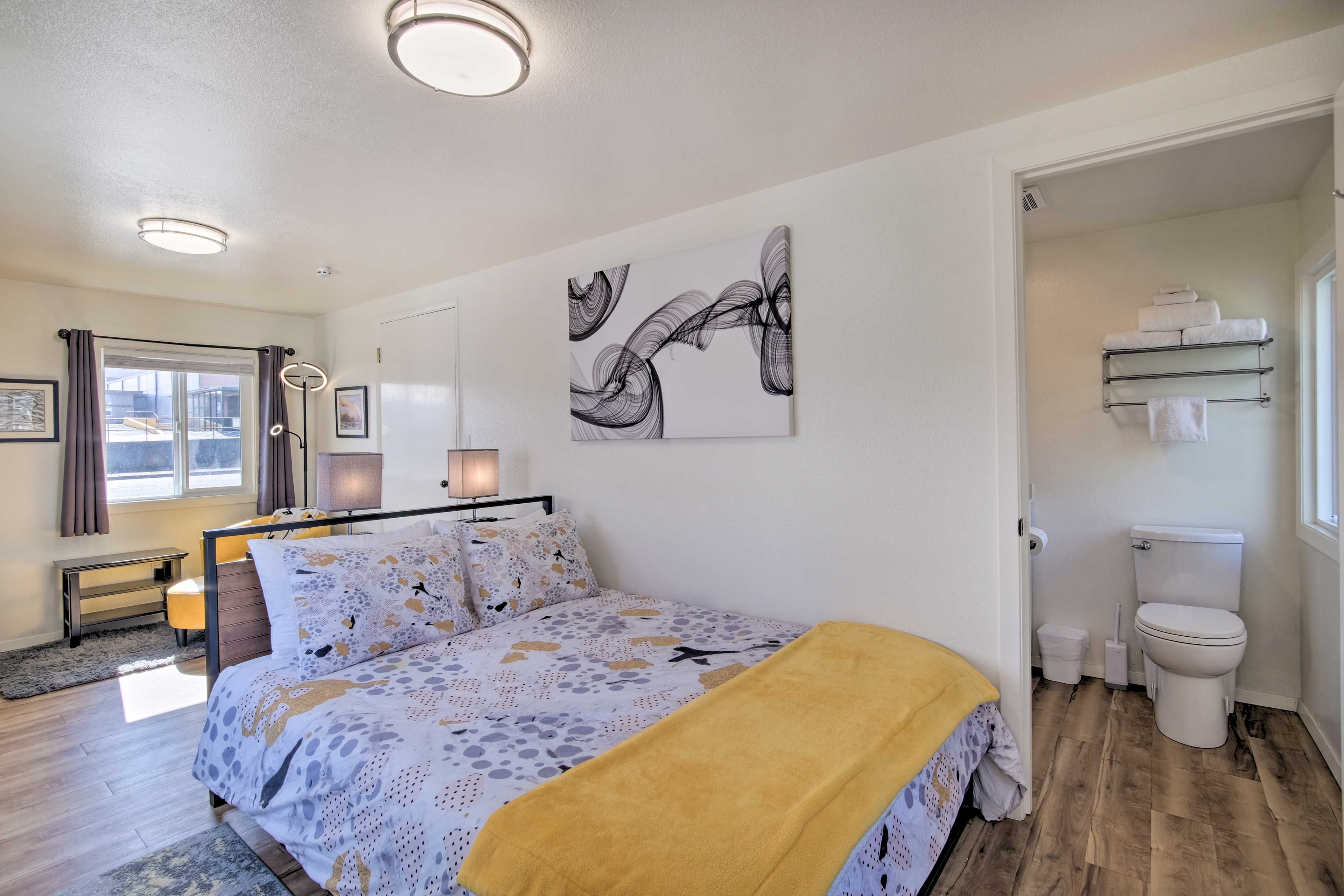 Bedroom 1 | Queen Bed | En-Suite Bathroom