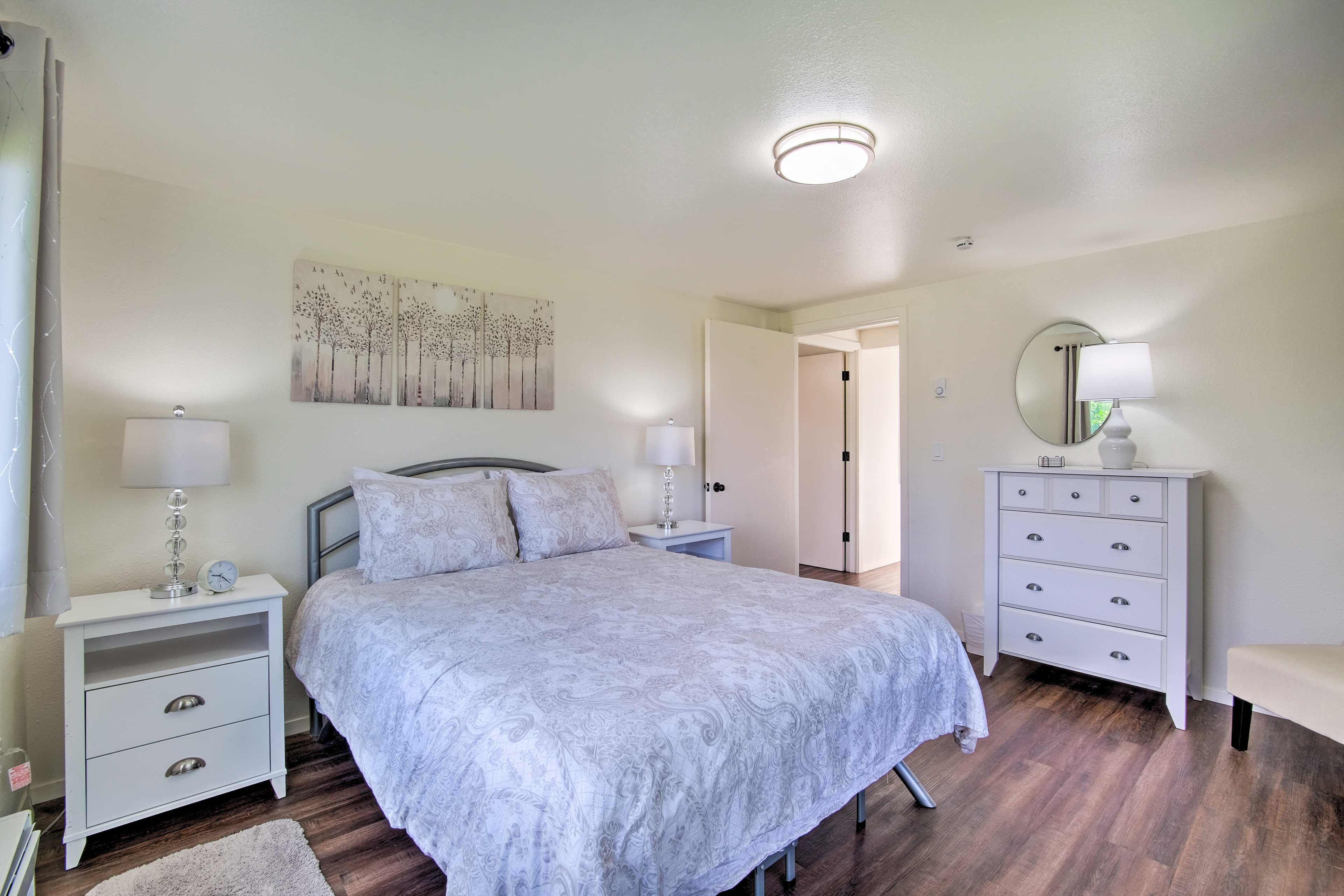 Bedroom 2 | Queen Bed | Linens Provided
