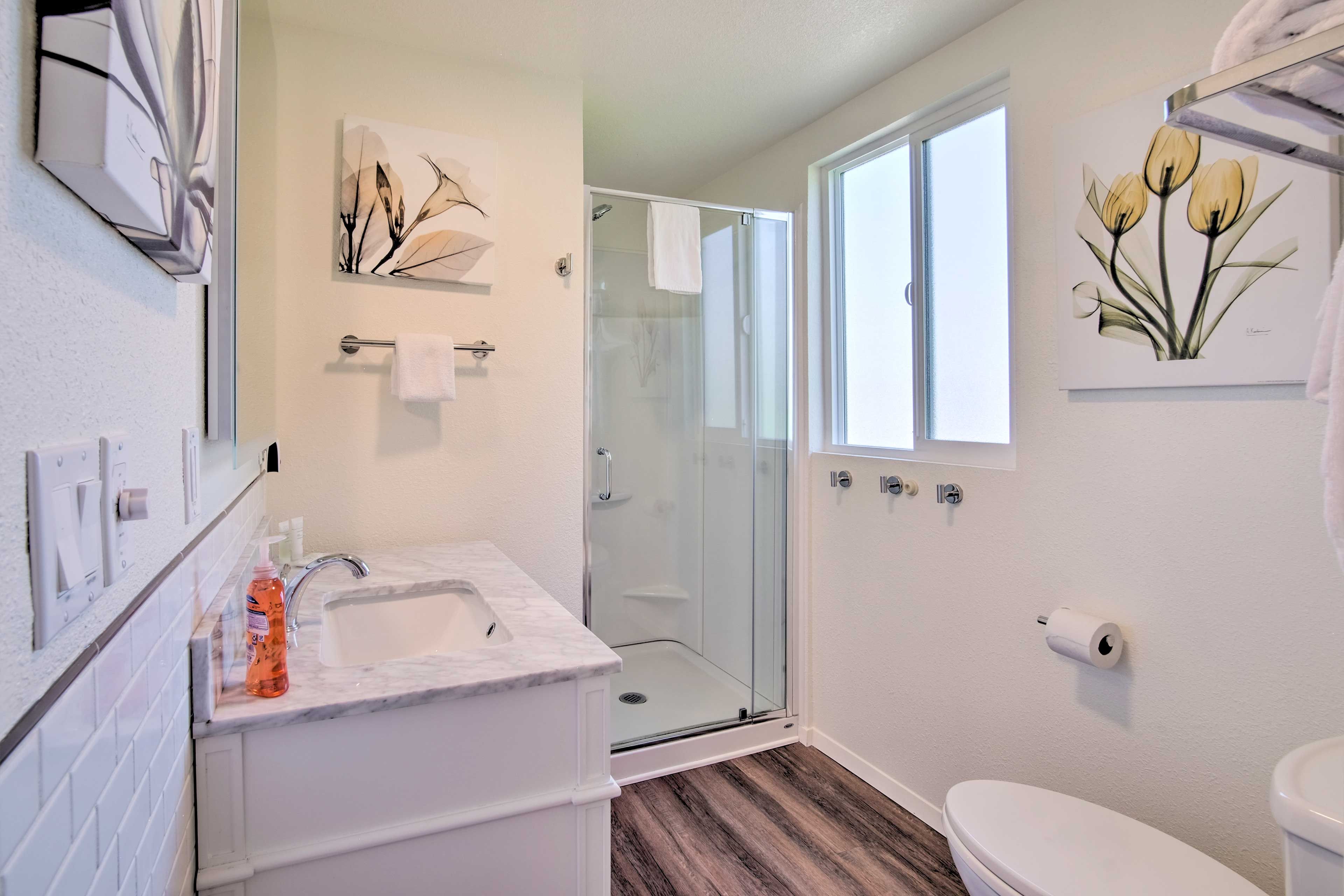 Full Bathroom | Towels Provided