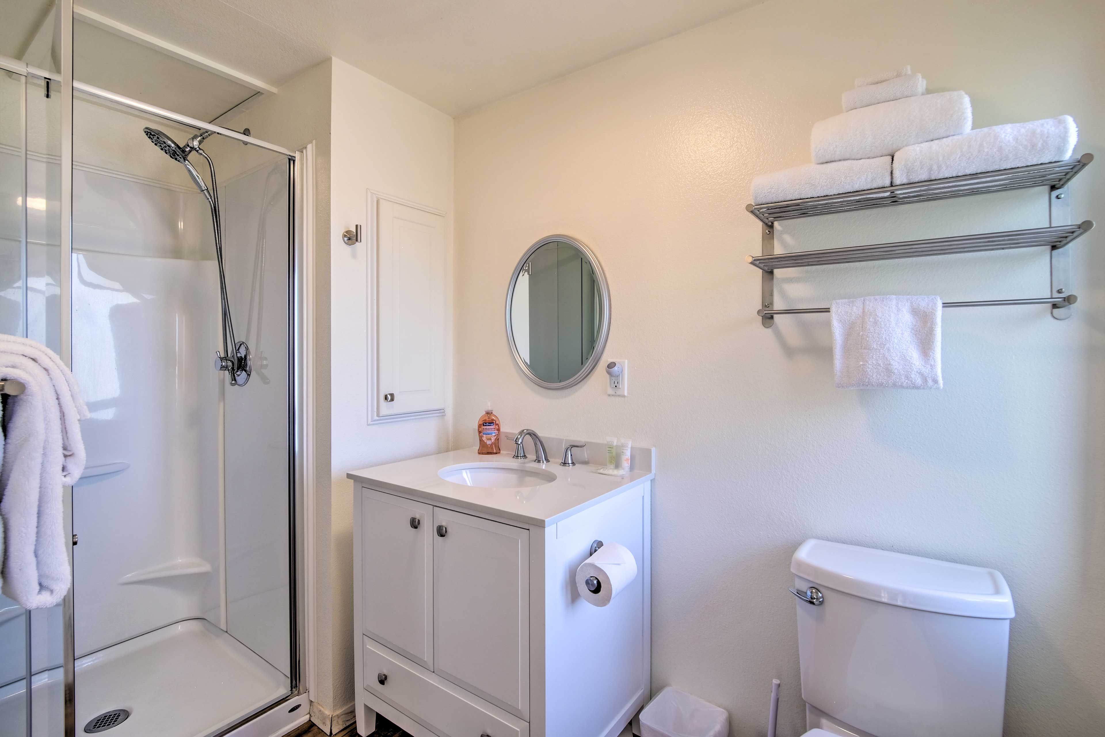 Full Bathroom | Complimentary Toiletries