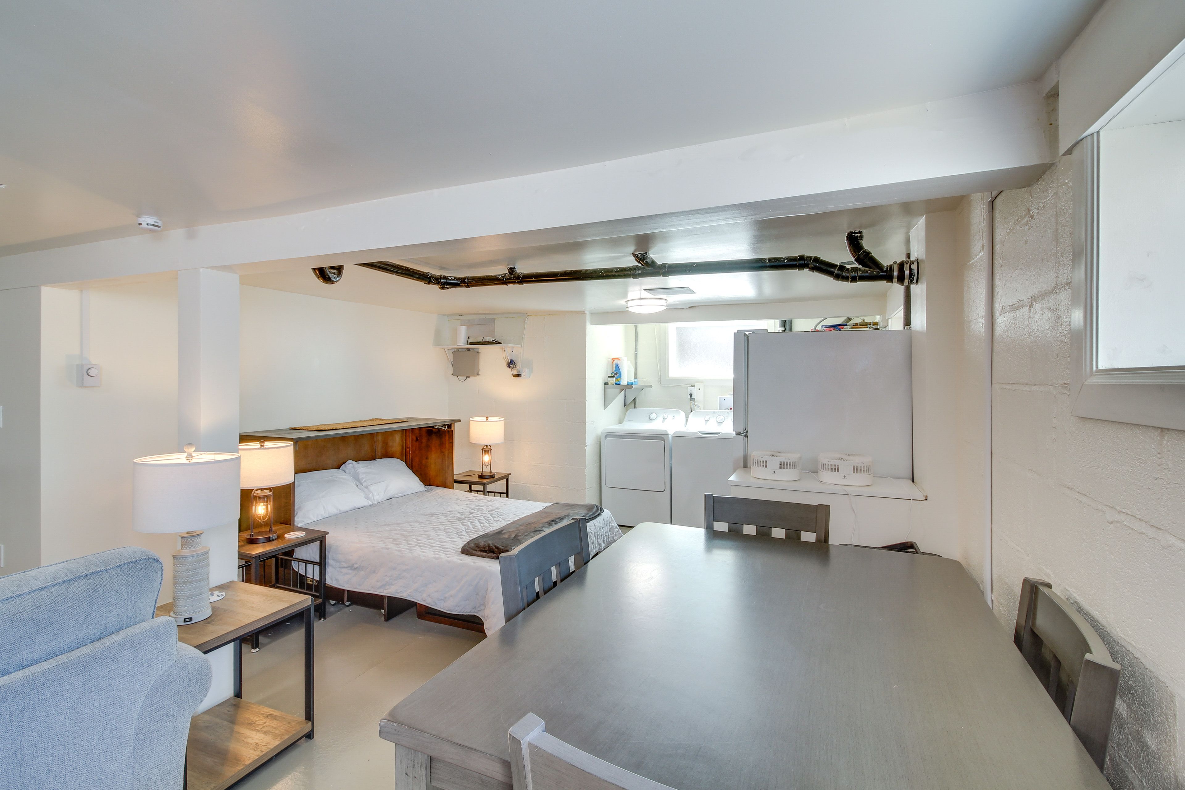 Basement | Queen Bed (Pull Out Cabinet)