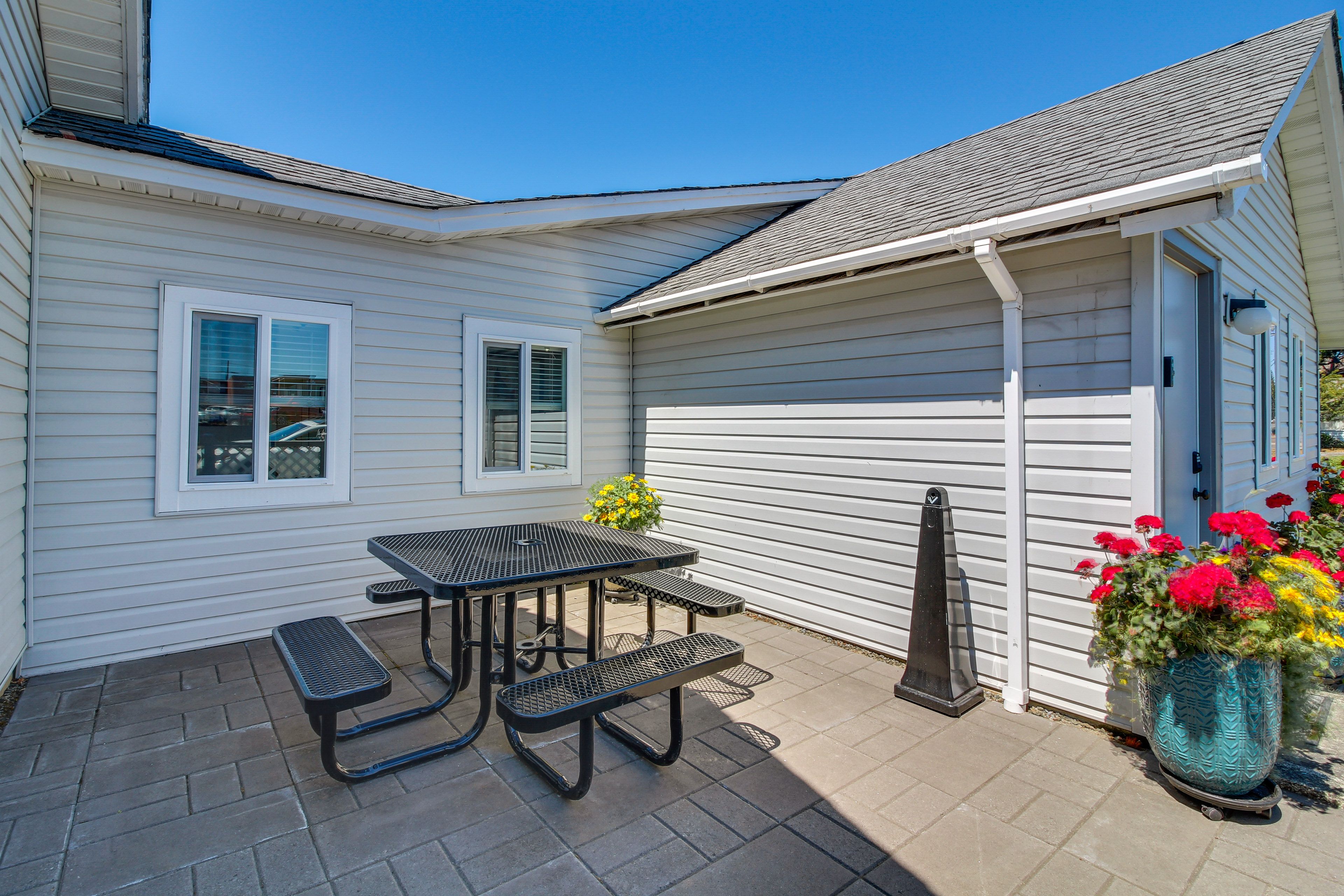 Patio | Outdoor Dining