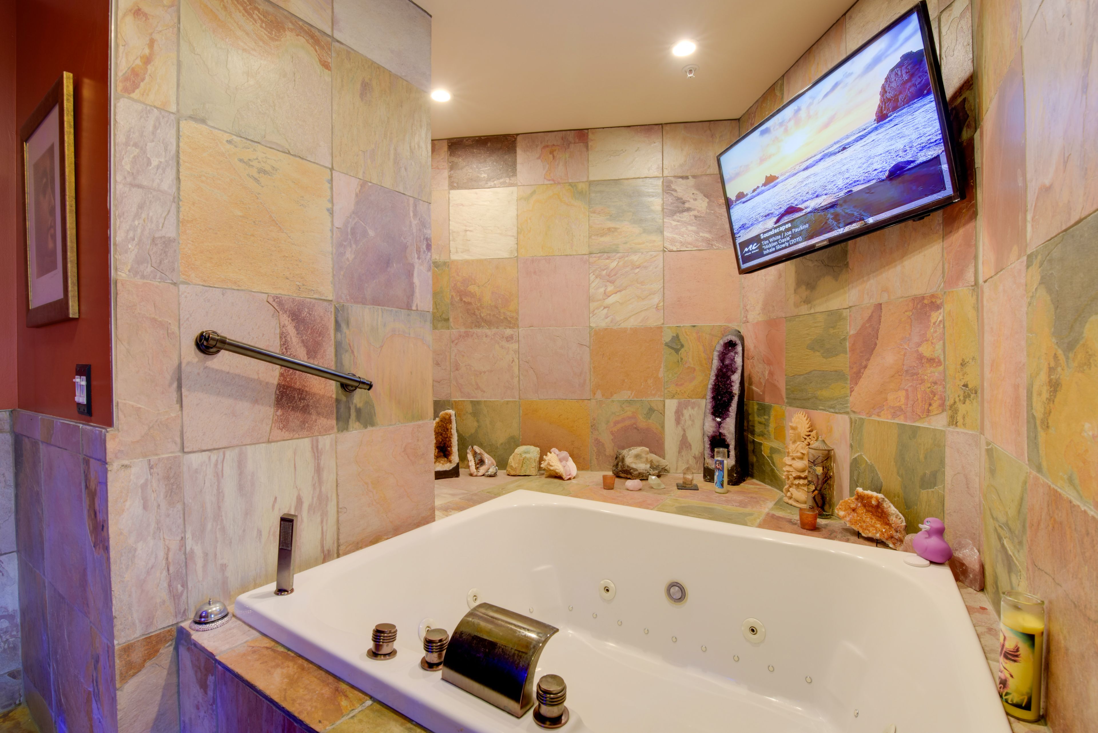 Full Bathroom | Complimentary Toiletries