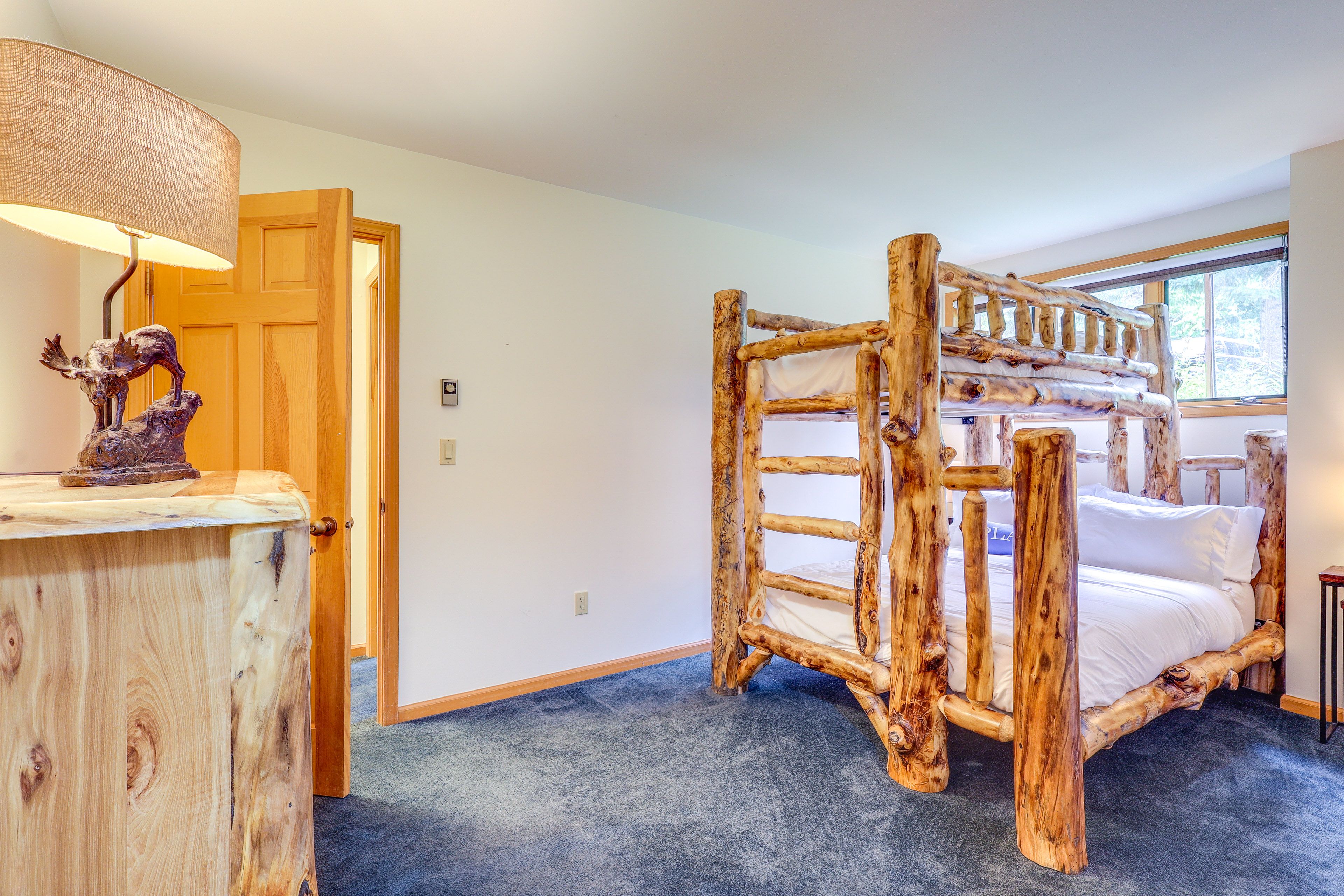 Bedroom 2 | Twin/Full Bunk Bed