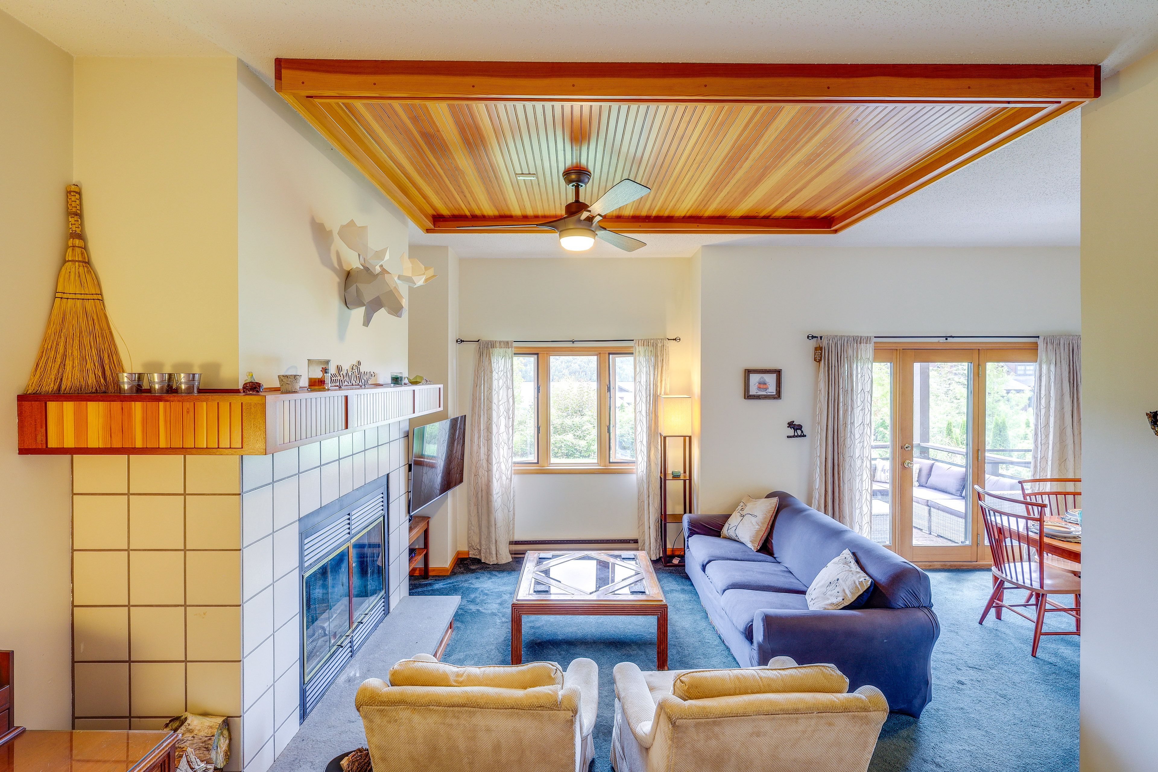 Living Room | Smart TV w/ Cable | Sleeper Sofa