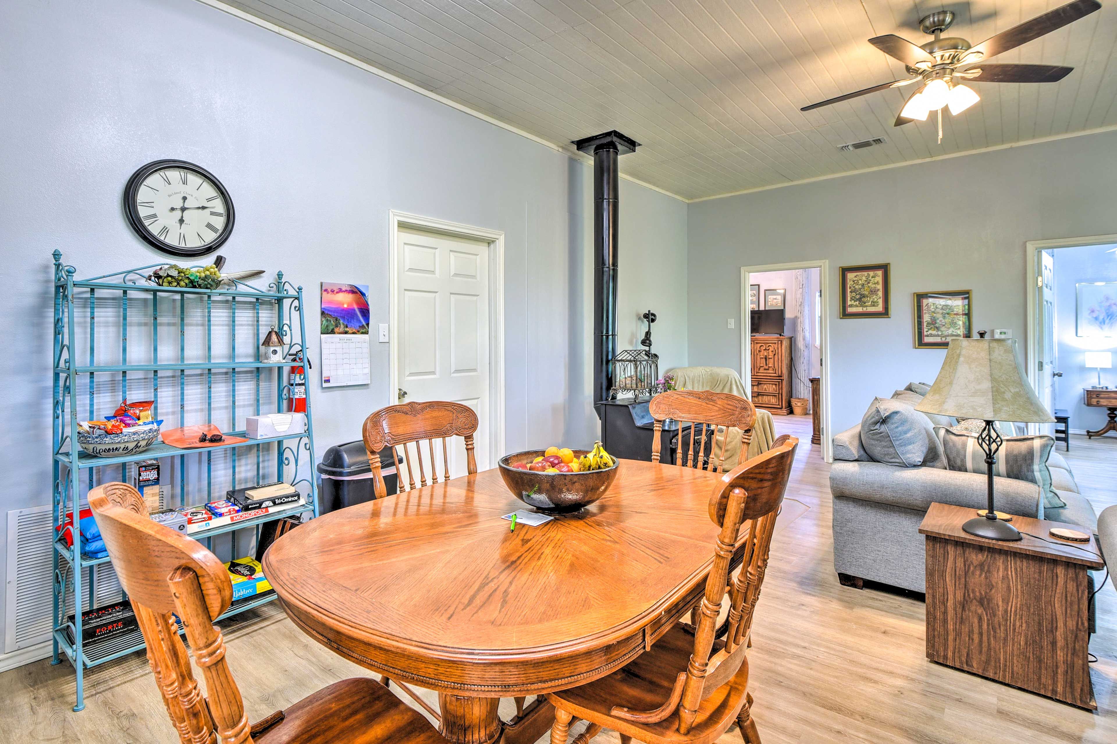 Dining Area | Dishware & Flatware Provided
