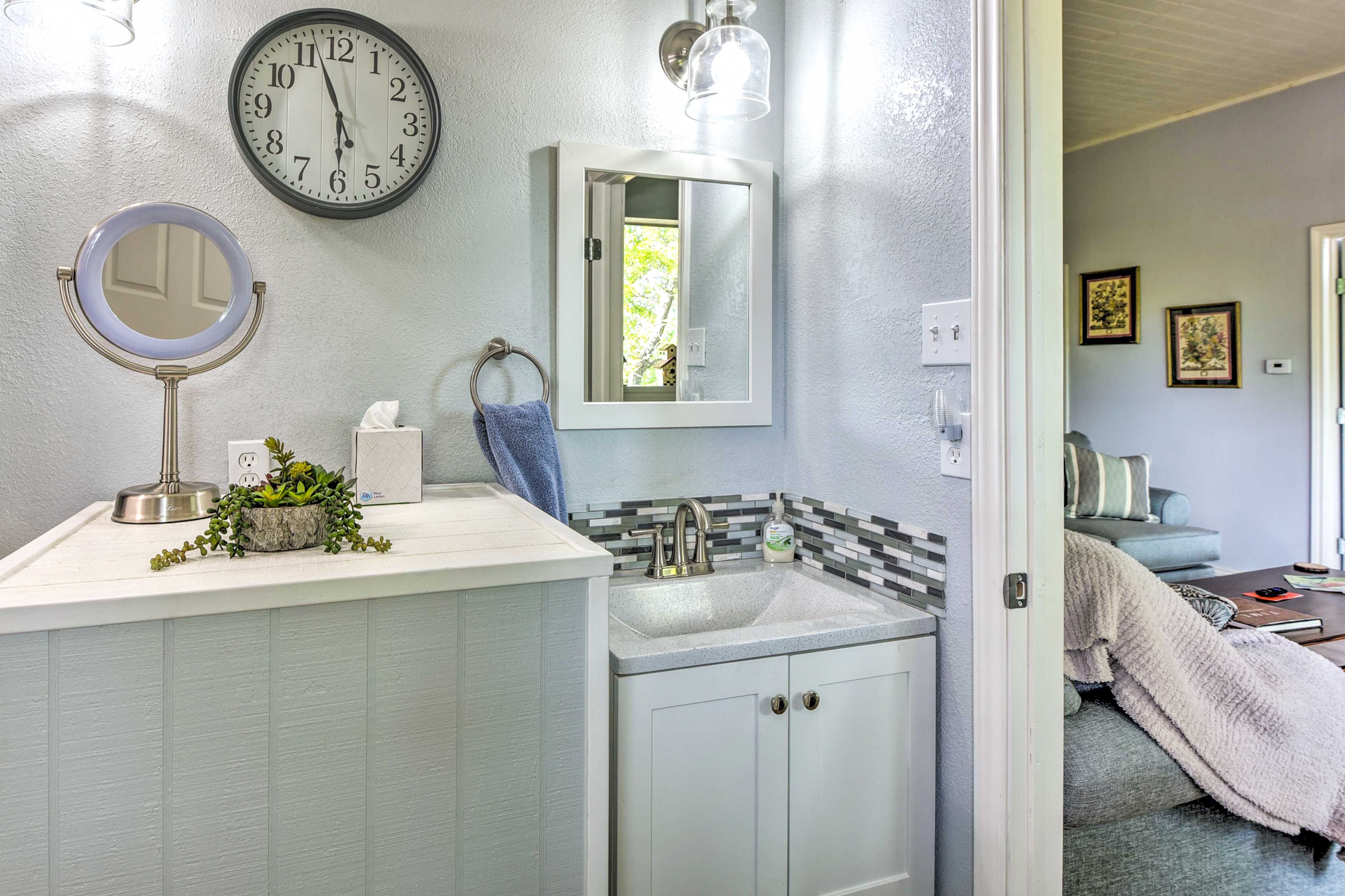 Full Bathroom | Complimentary Toiletries | Hair Dryer | Towels Provided