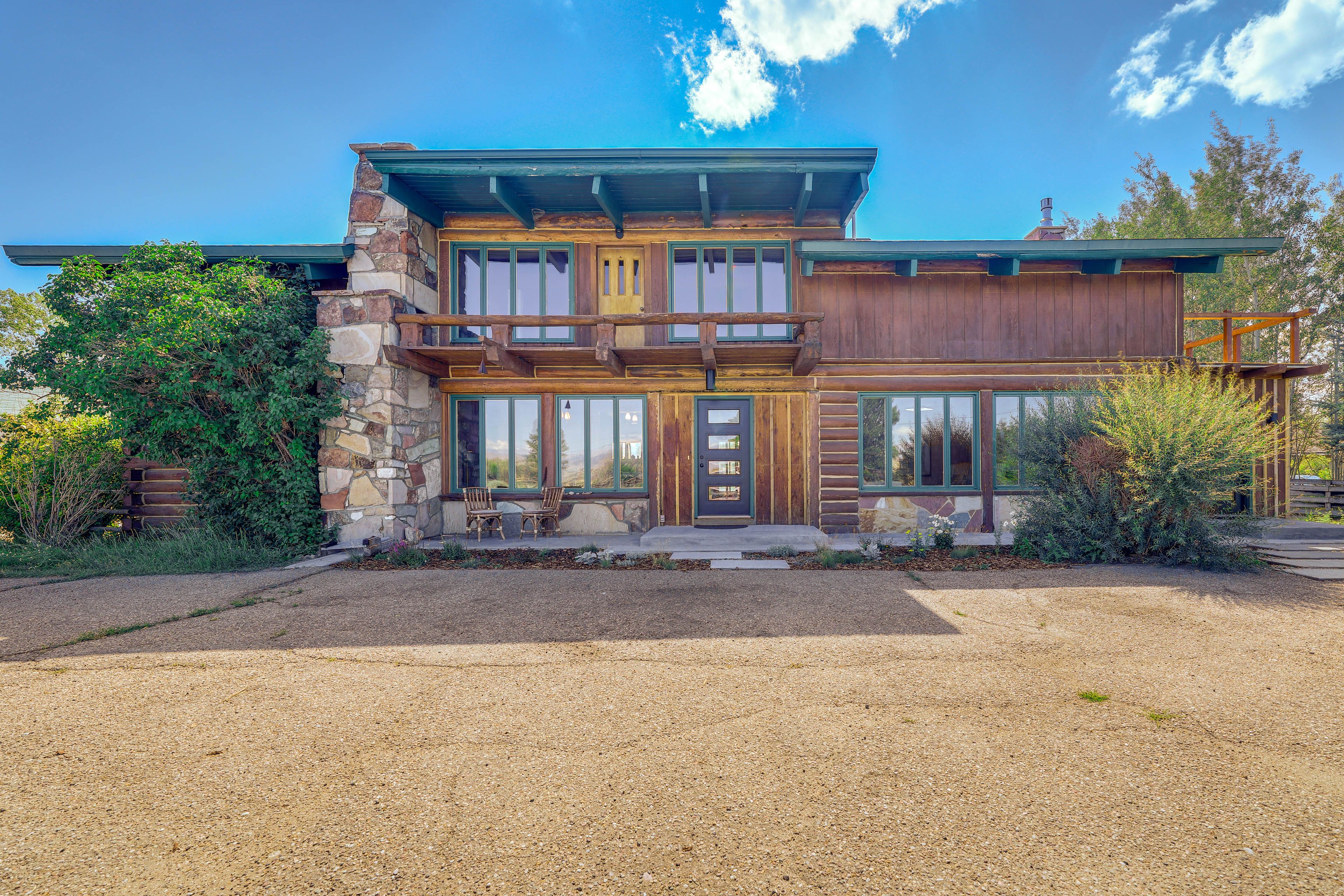 Home Exterior | 2 Steps Required