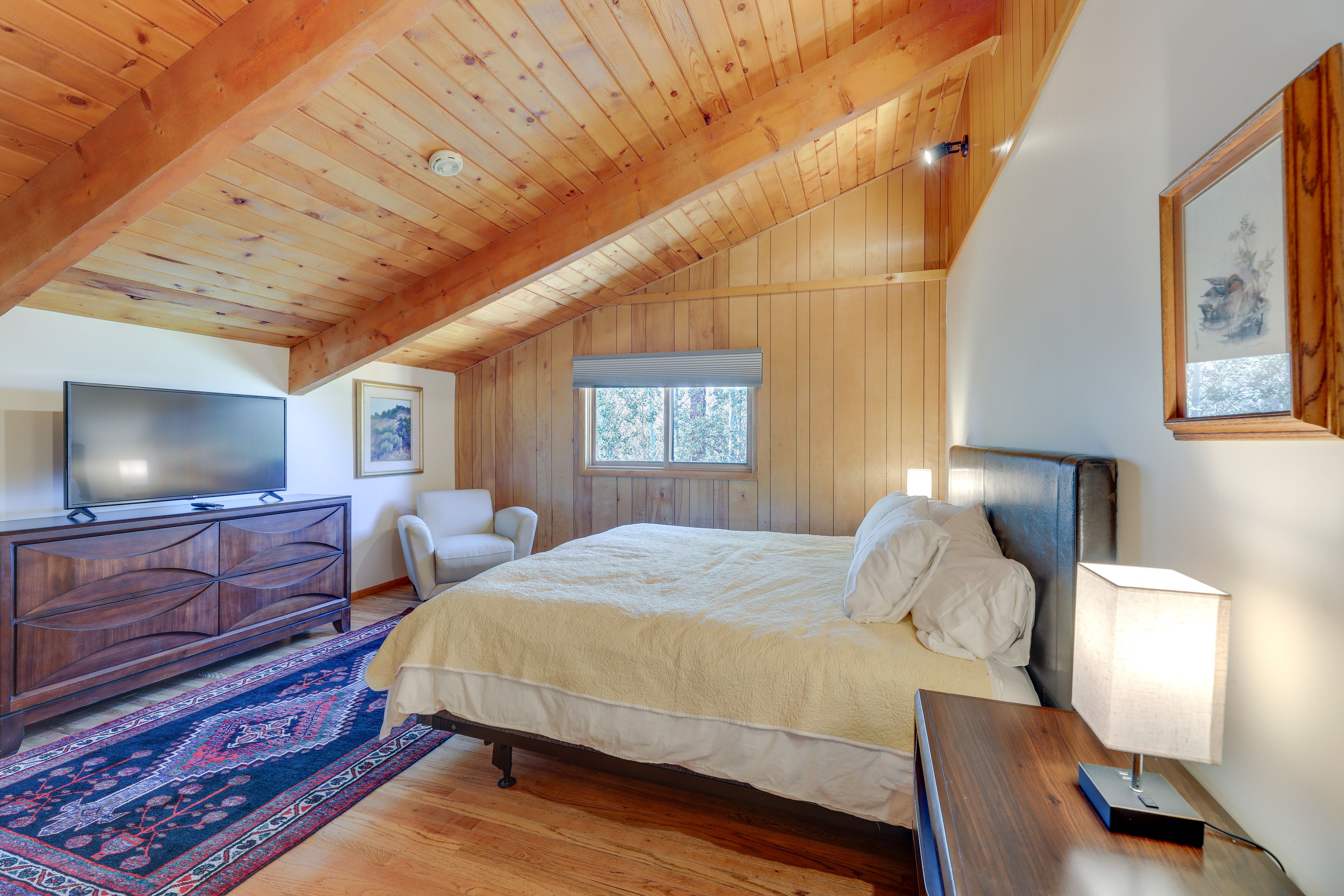 Bedroom 2 | King Bed | Smart TV | 2nd Floor