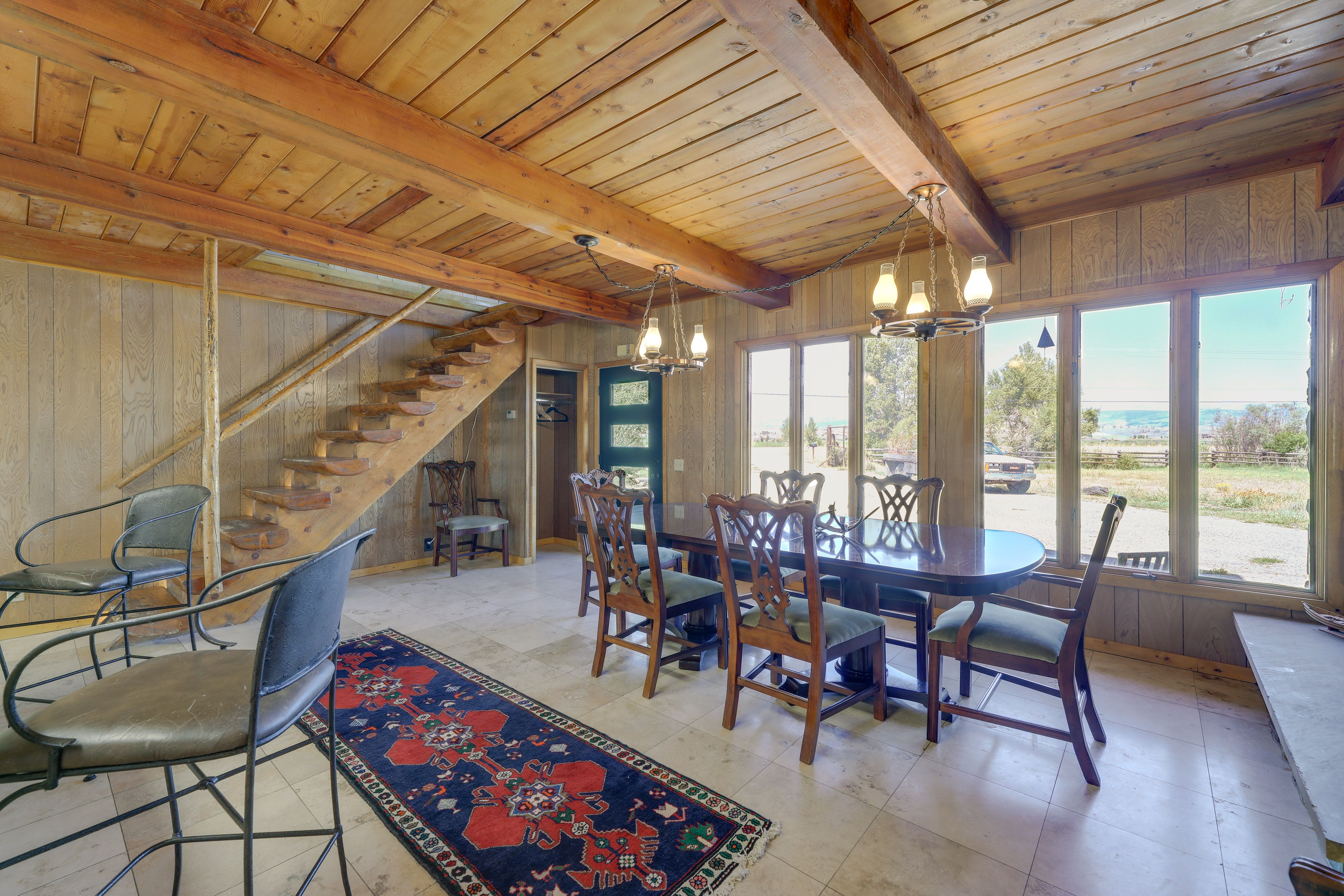 Dining Area | Dishware & Flatware Provided