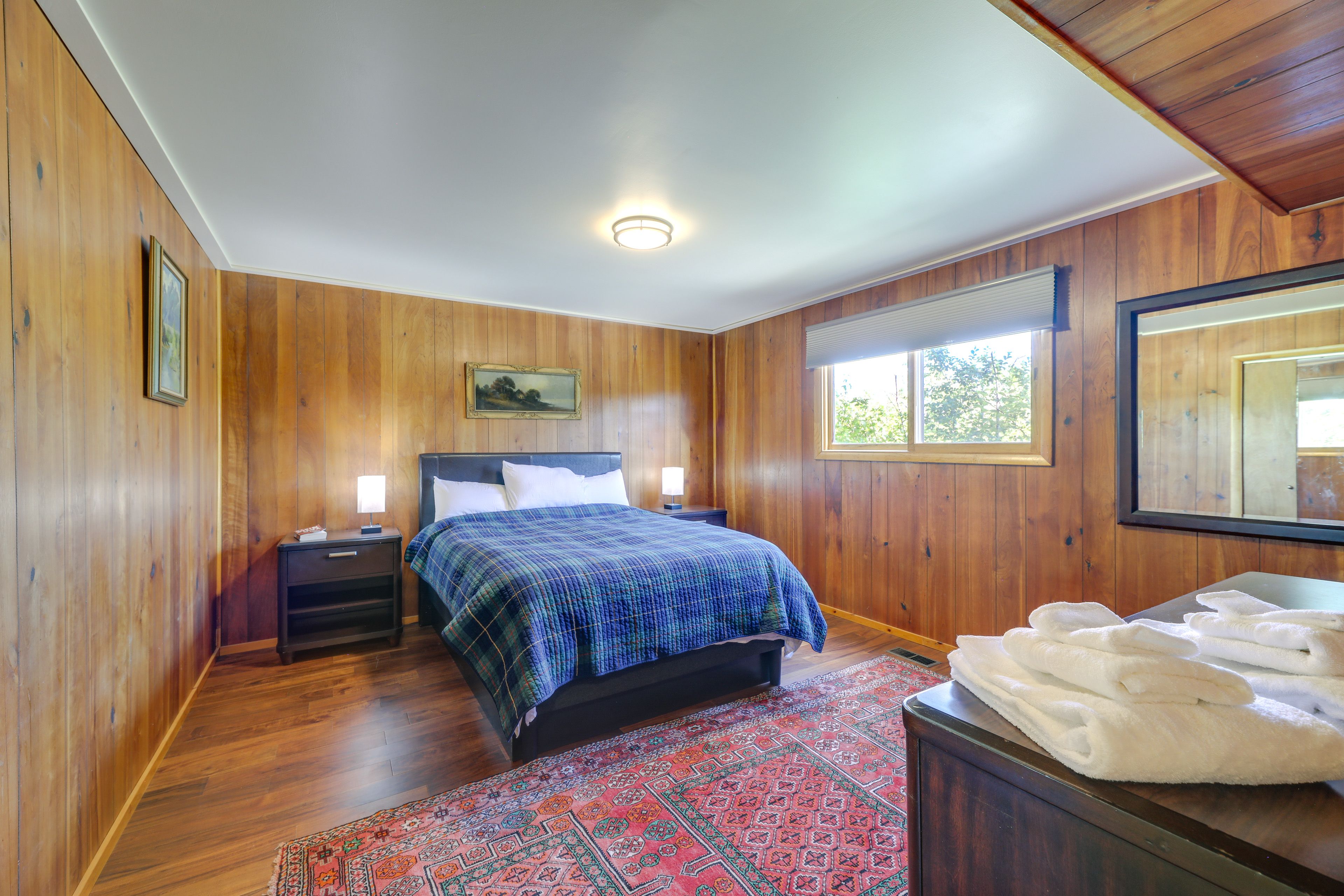 Bedroom 5 | Queen Bed | 1st Floor