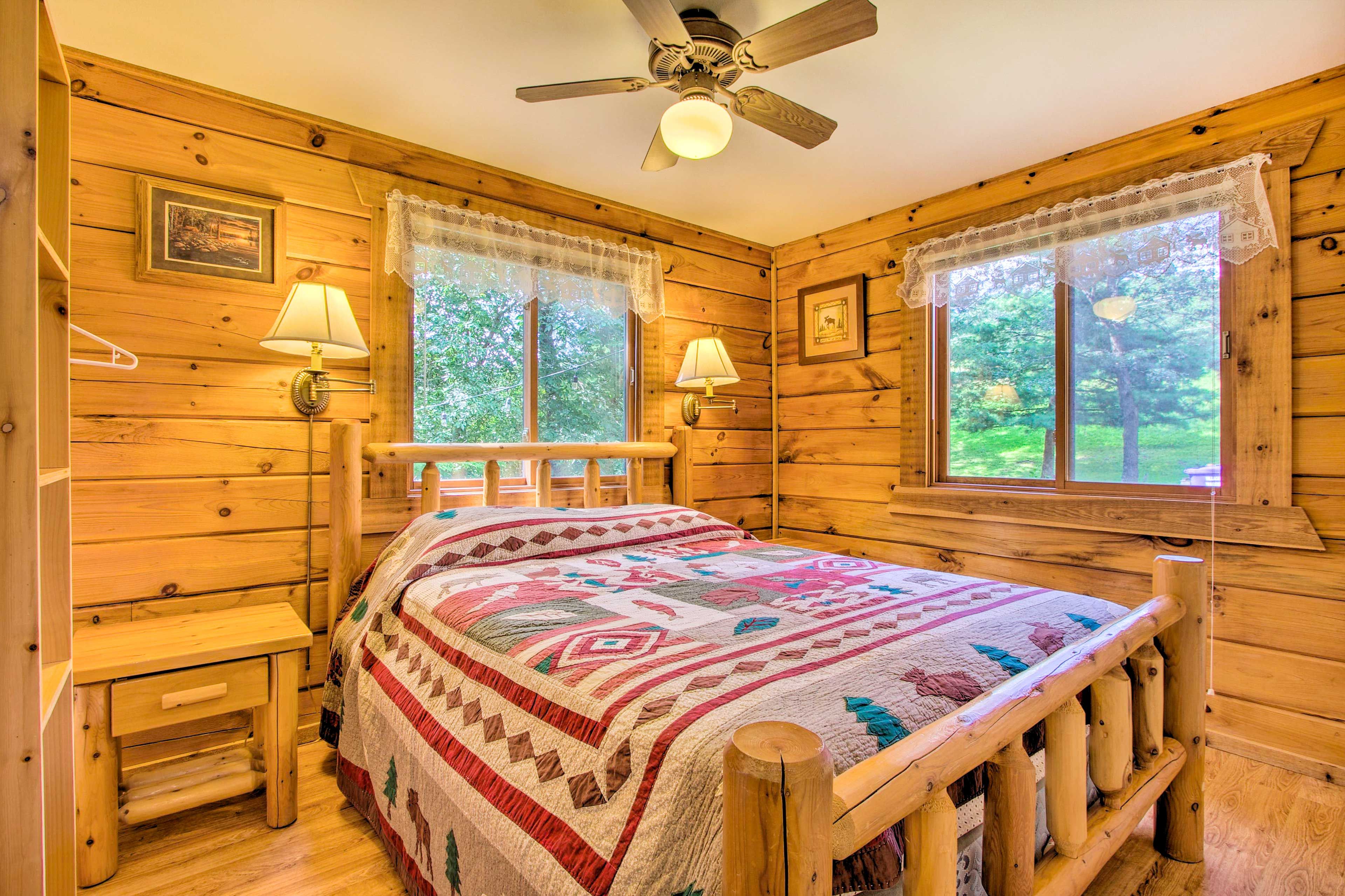 Bedroom 2 | Queen Bed | 1st Floor | Hangers