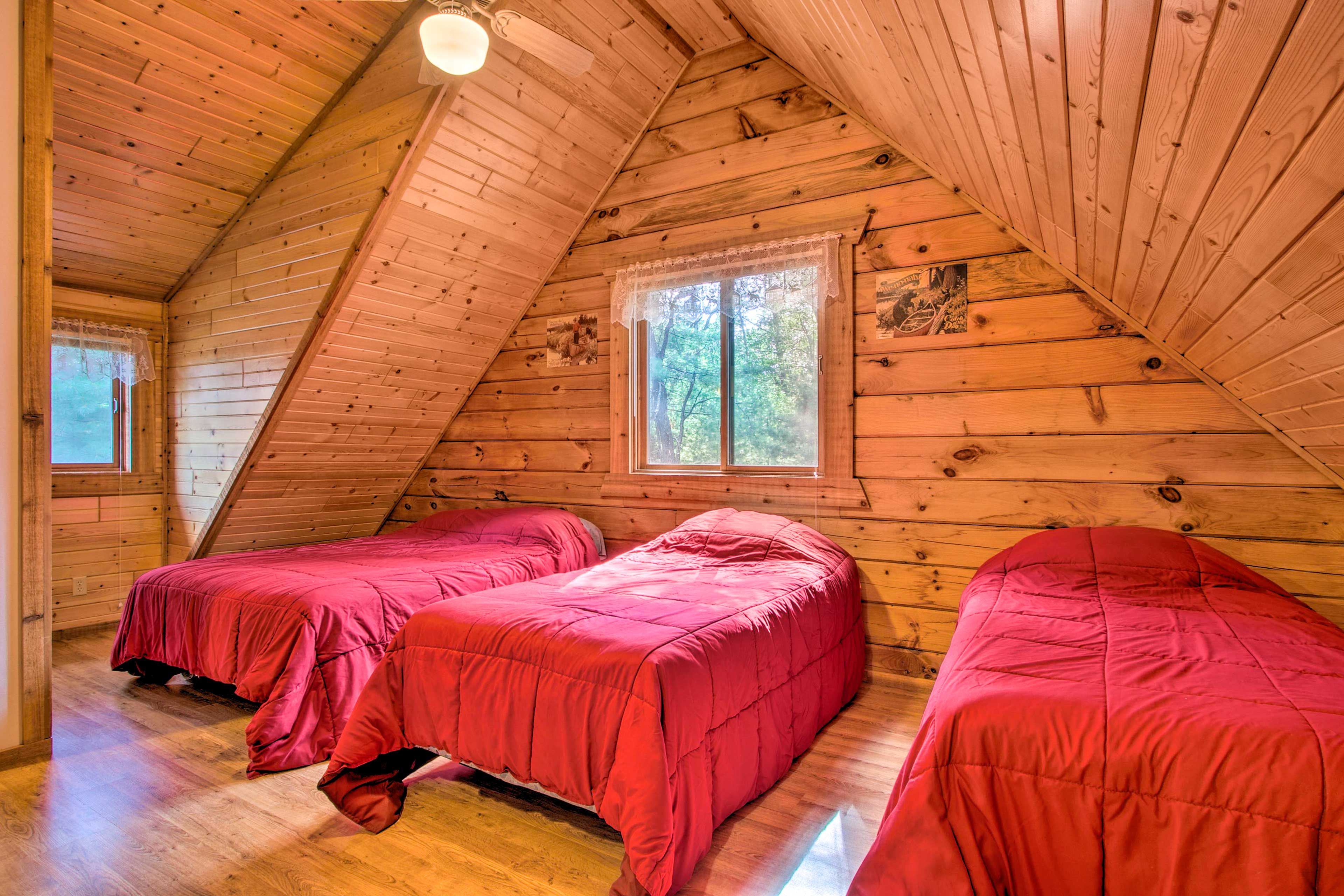 Loft | 2 Twin Beds | Full Bed | 2nd Floor