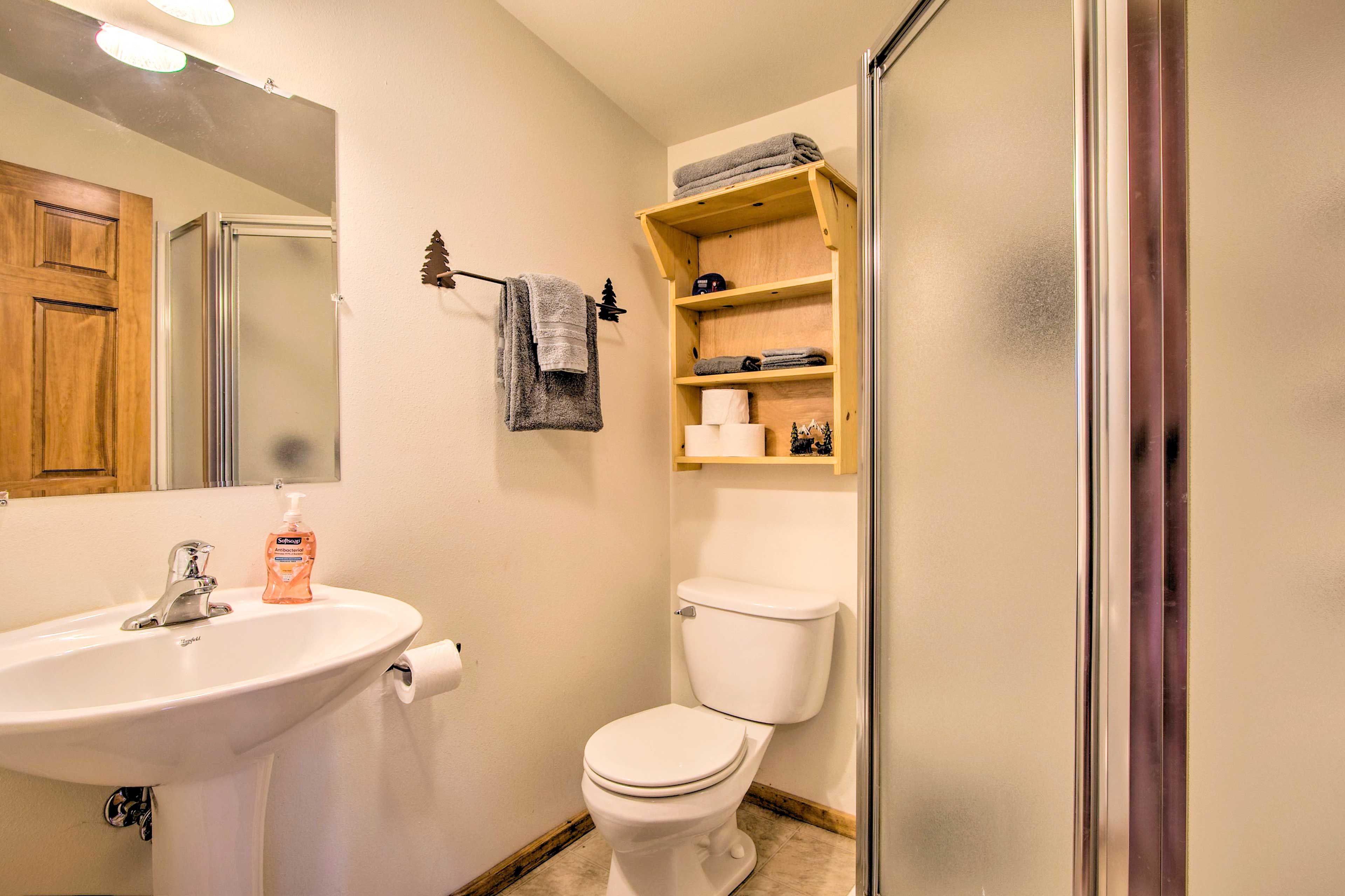 Full Bathroom | 2nd Floor