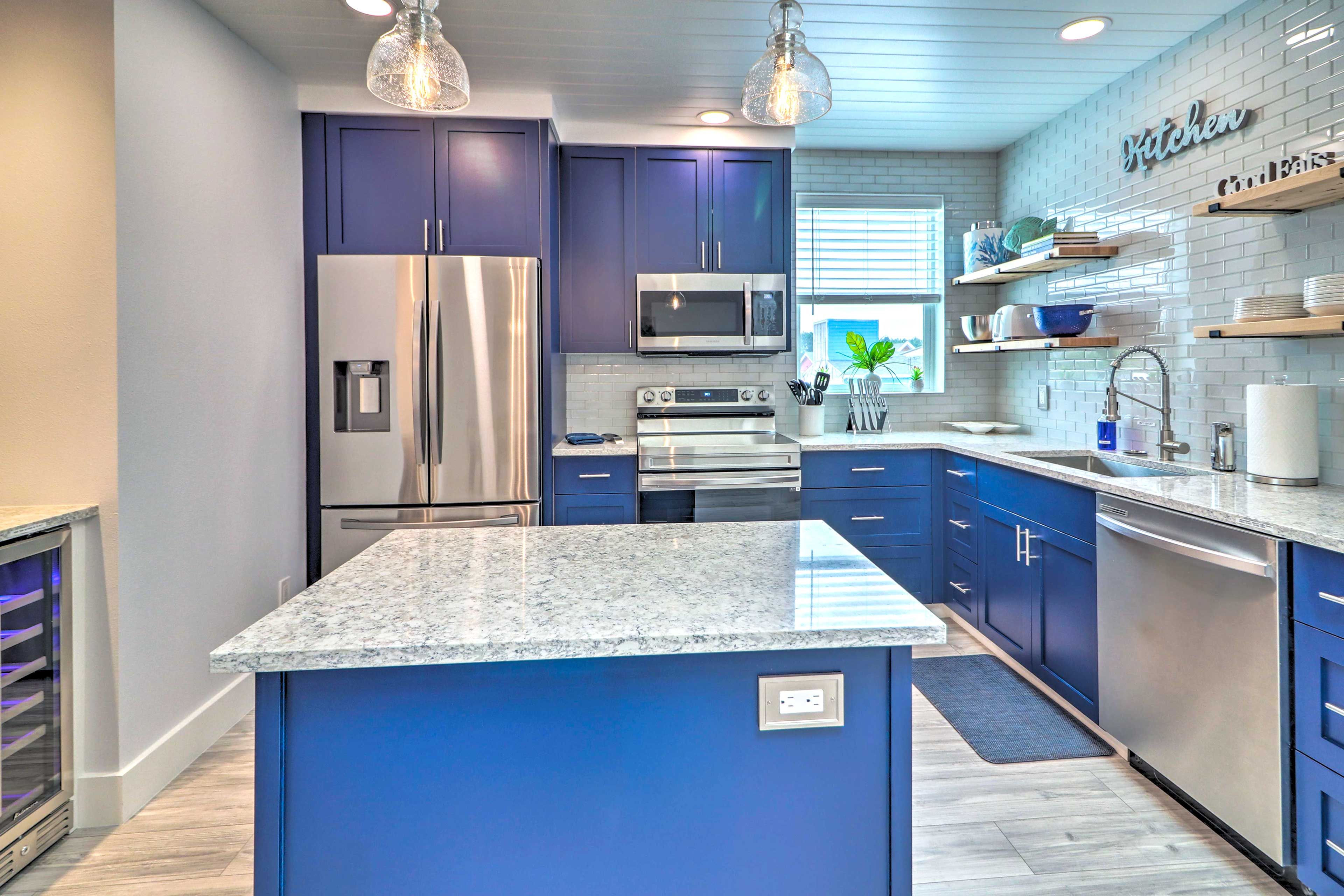 Kitchen | Blender | Wine/Coffee Bar