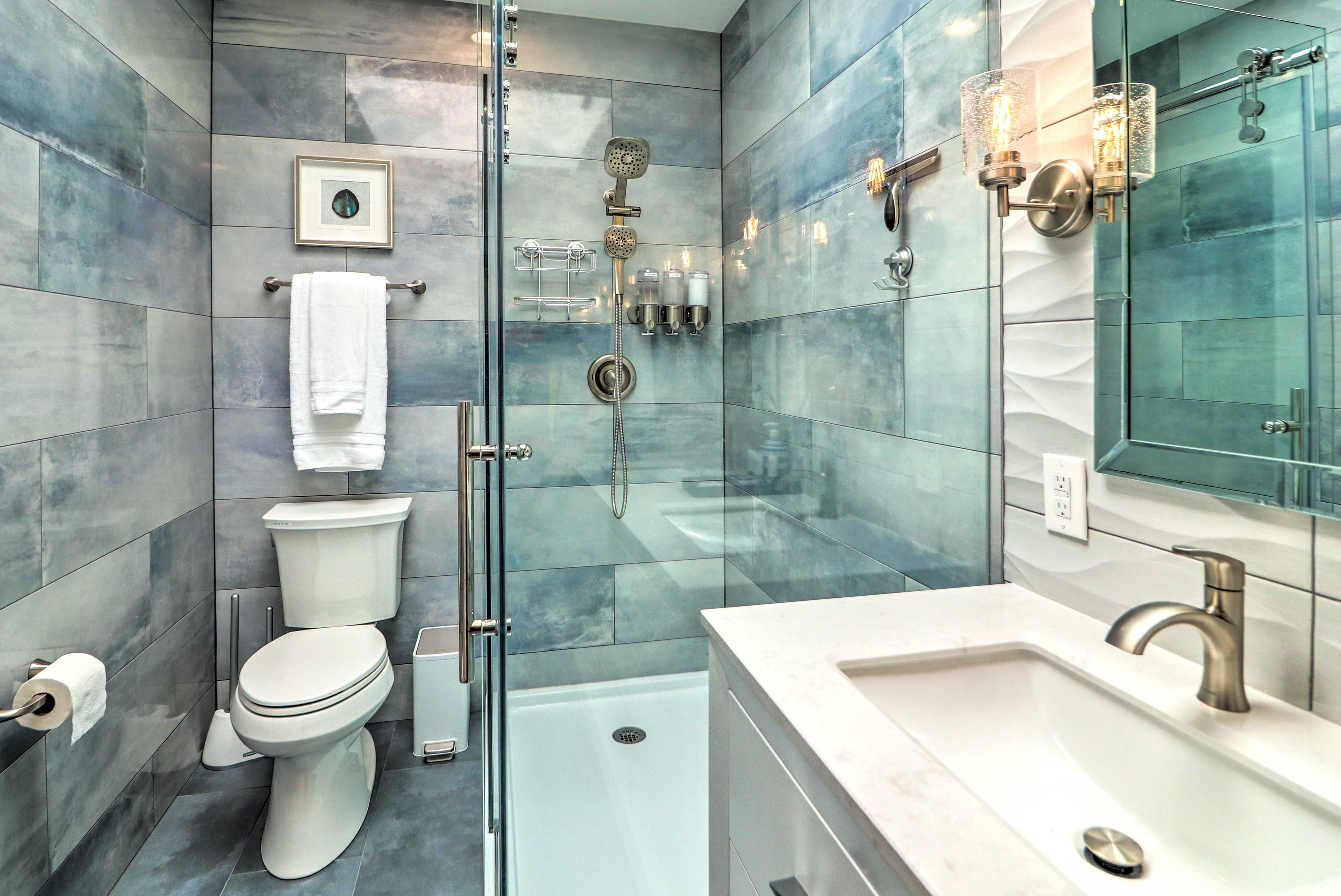 Full Bathroom | Complimentary Toiletries