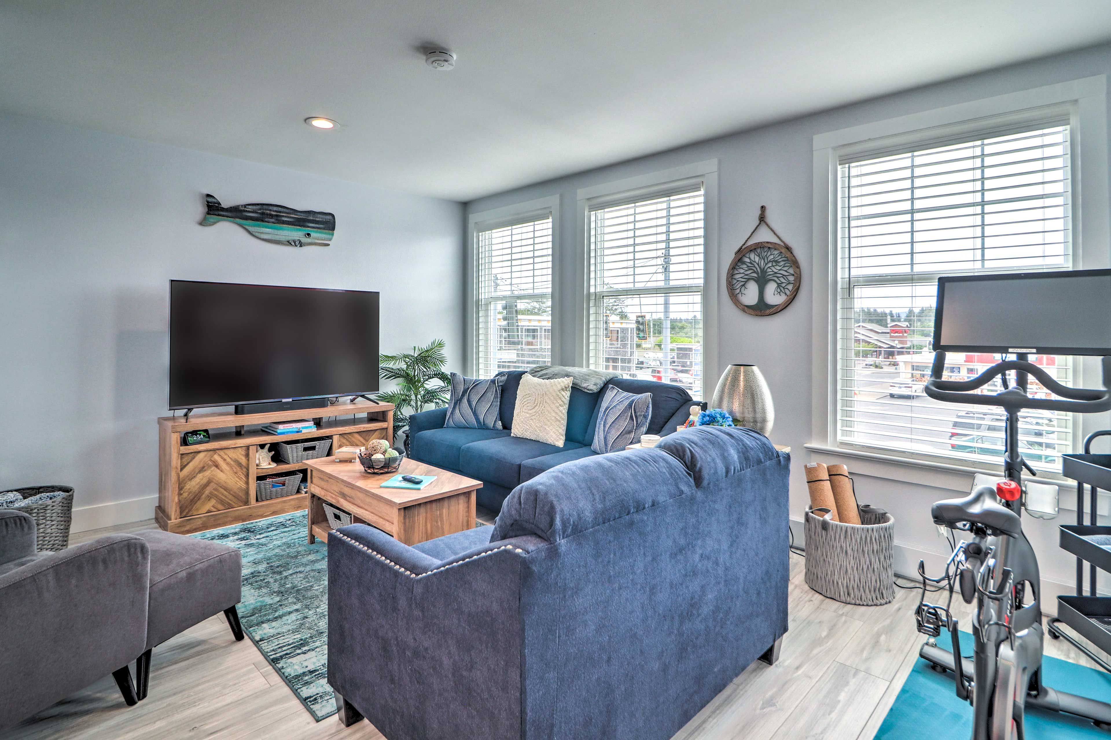Long Beach Vacation Rental | 2BR | 1BA | Access Only By Stairs | 900 Sq Ft