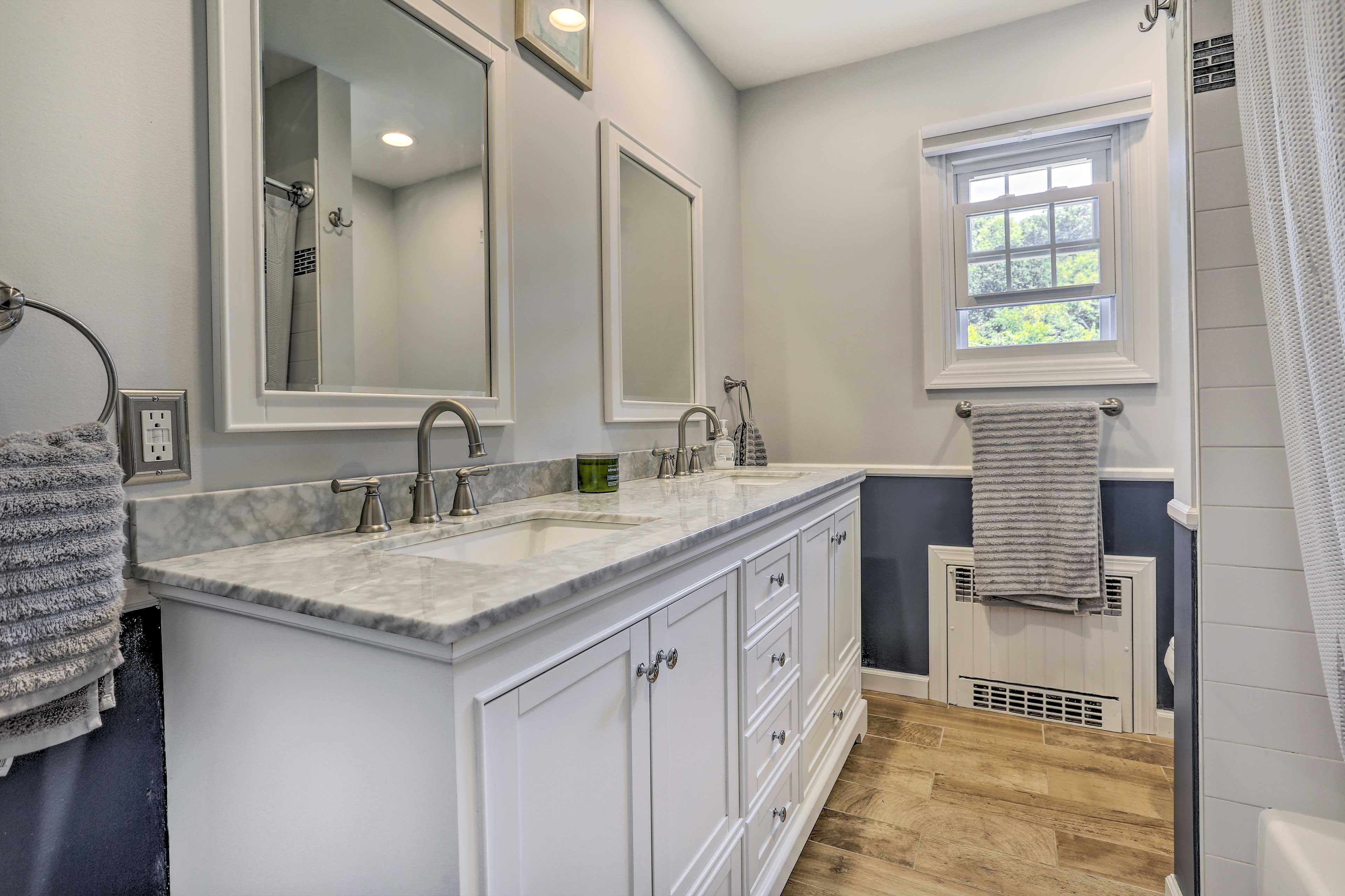 Full Bathroom | Hair Dryer