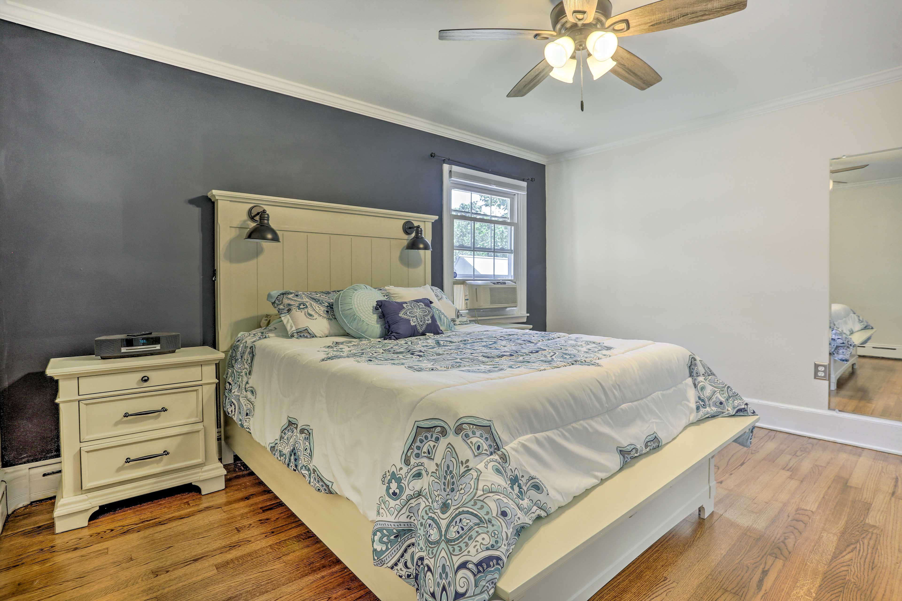 Bedroom 1 | Queen Bed | Linens & Towels