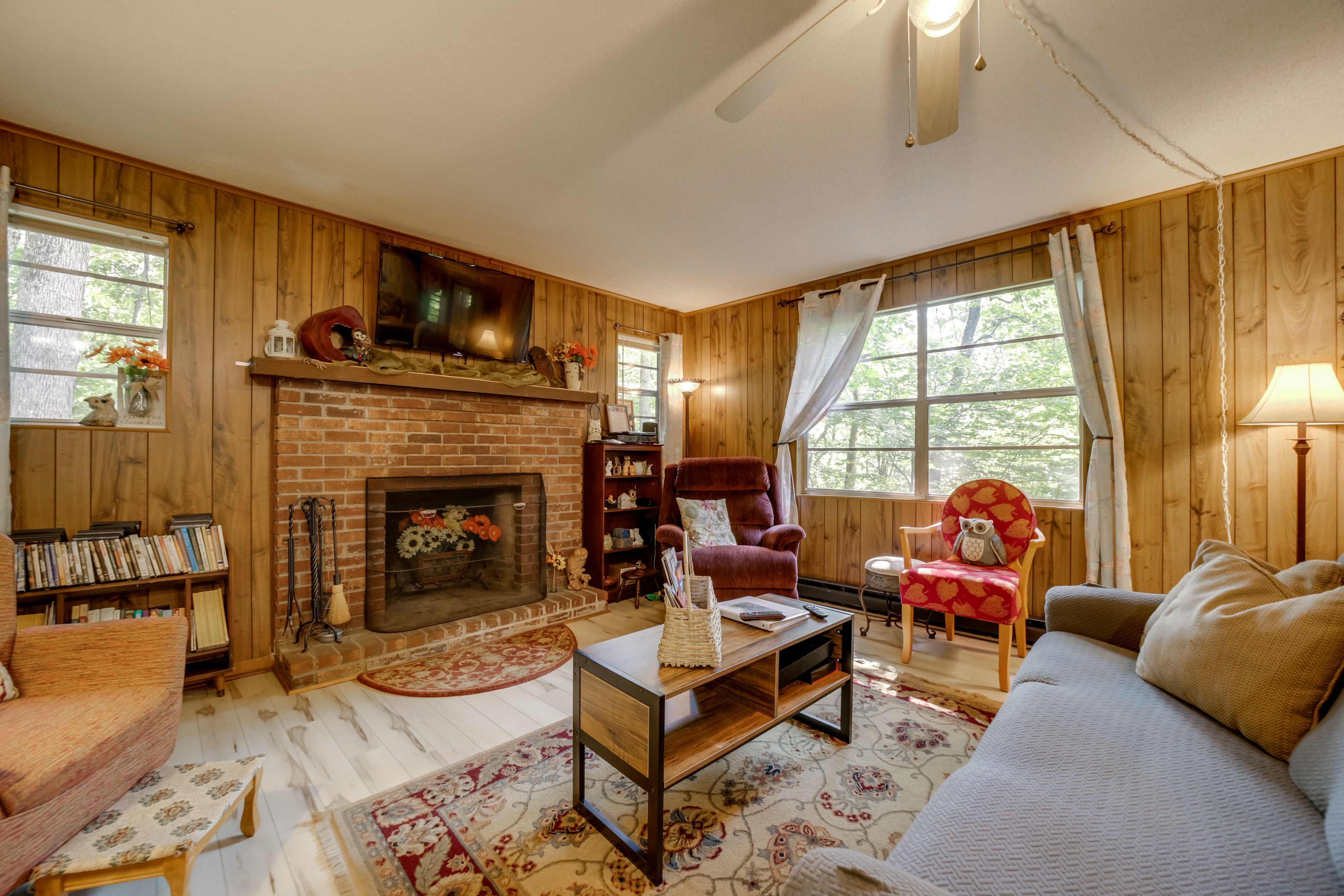 Living Room | In-Unit Laundry | DVD Player | Fireplace