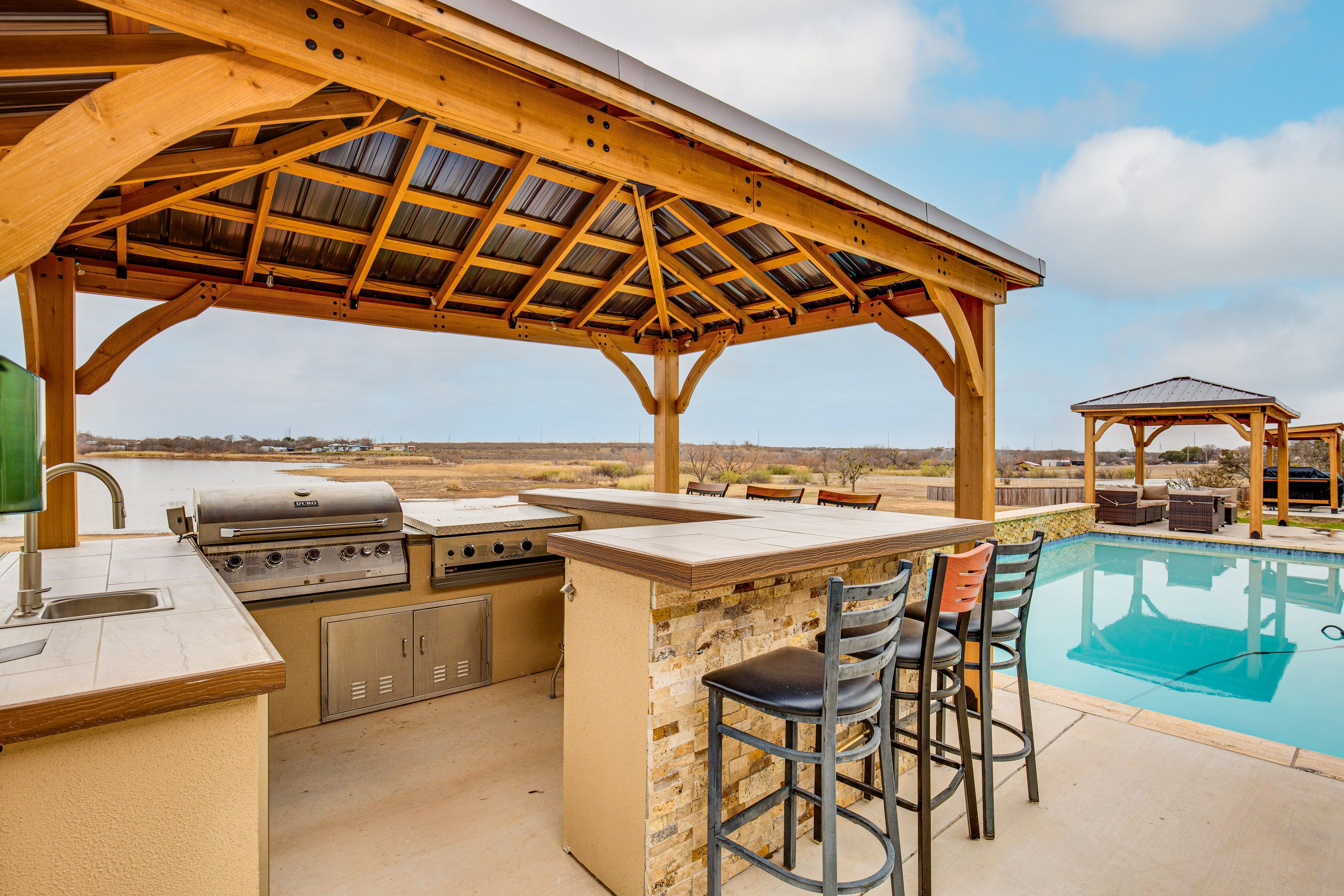 Pool Area | Wet Bar | Grill