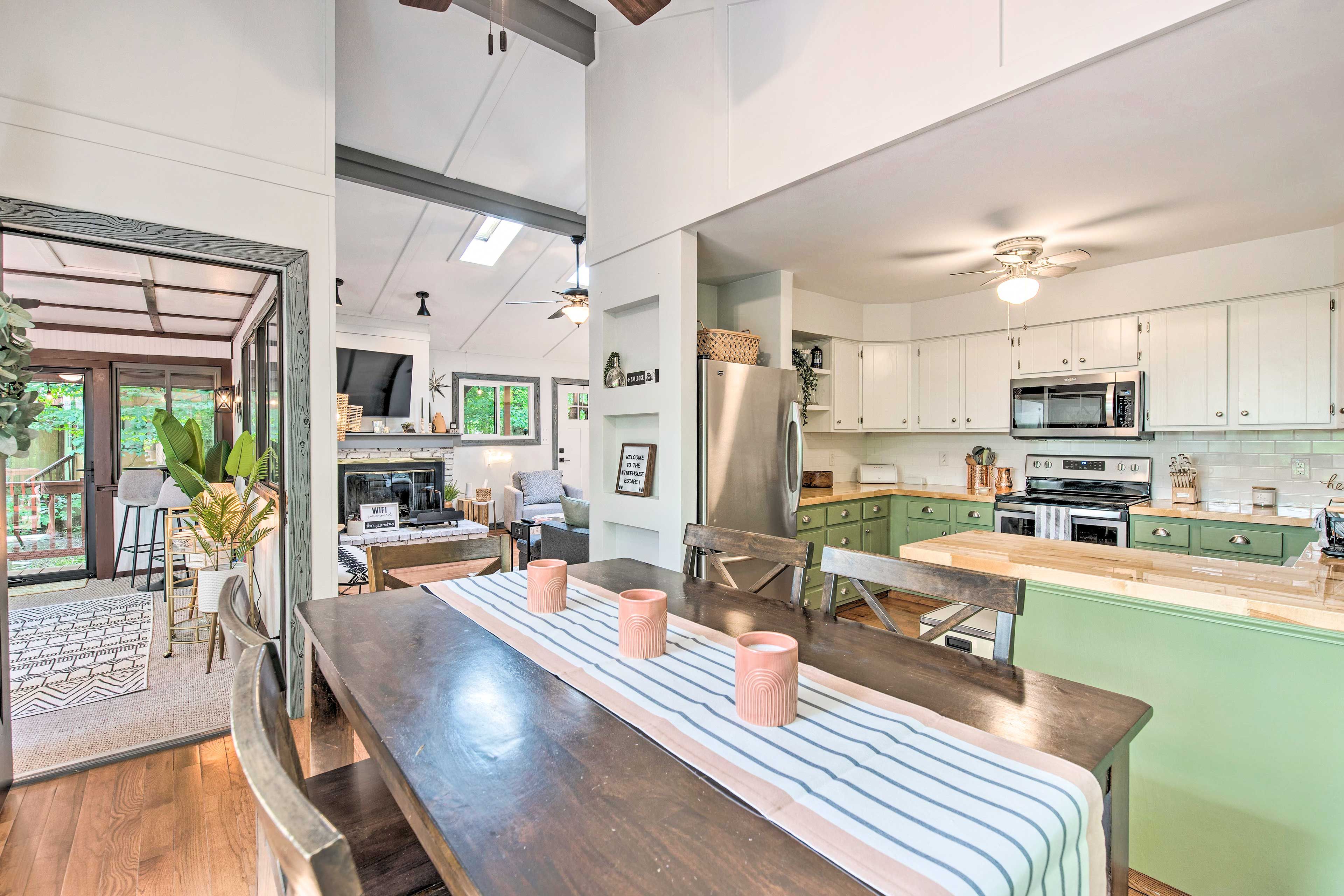 Dining Area | Main Floor | Central Air Conditioning & Heating | Full Kitchen