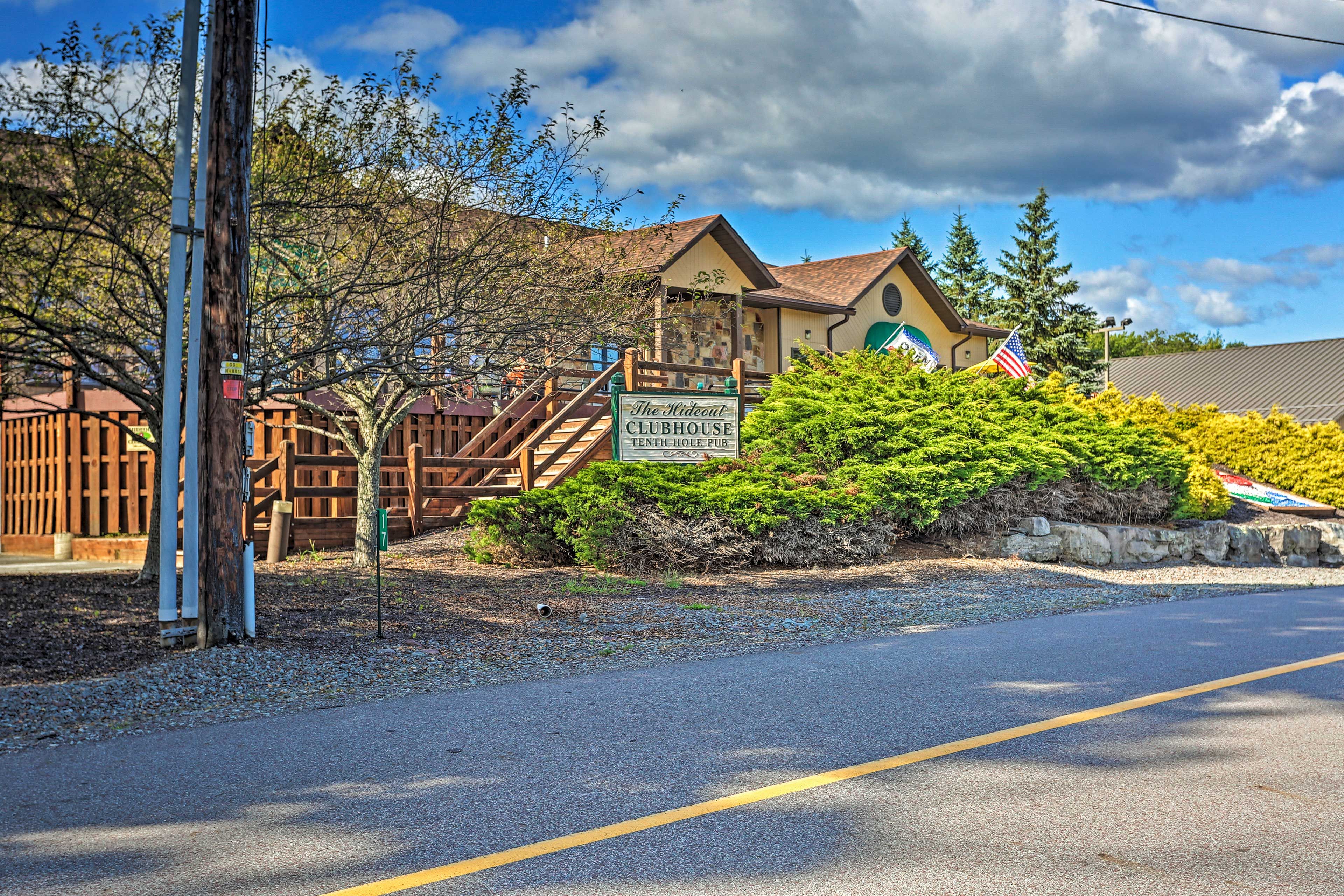 Community Amenities | Tennis Courts | Golf Course | Ski Hill | Lake Access